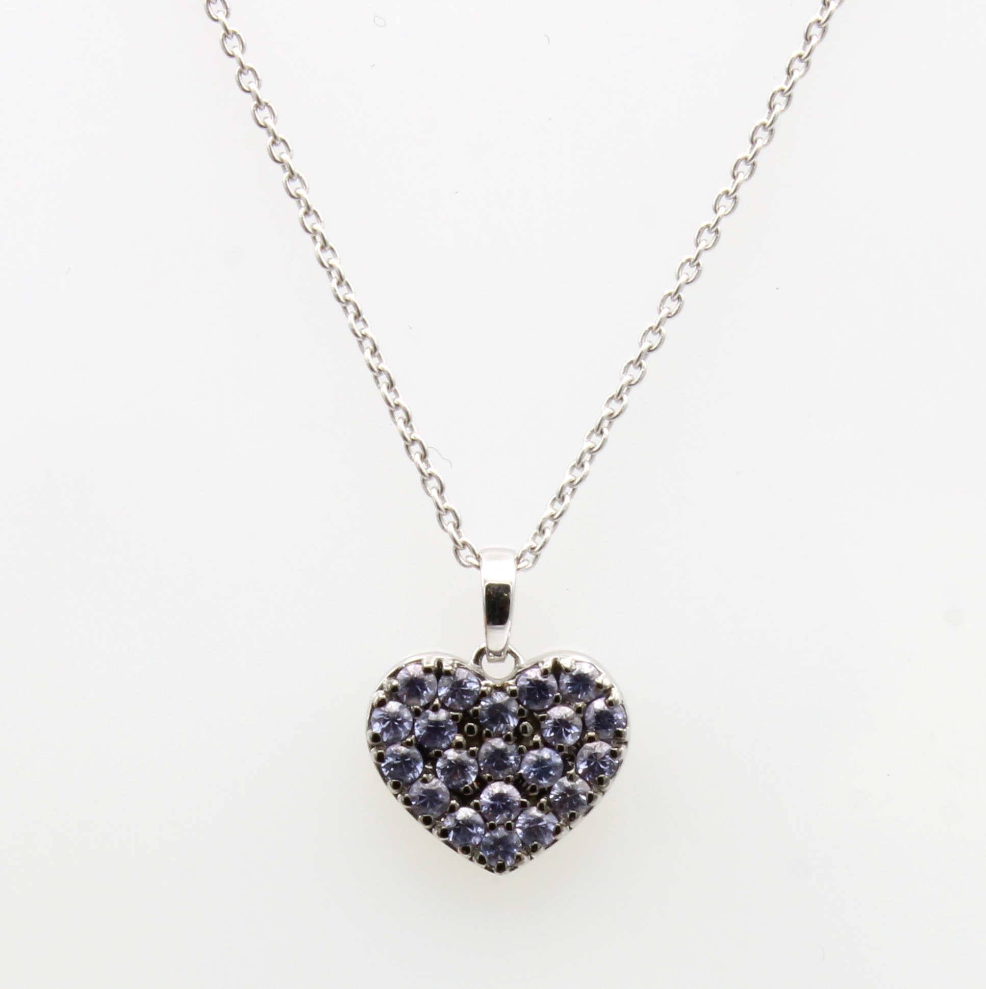 Image 27091553 - Herzanhänger mit Tansaniten an Kette, WG 750/000, 20 Tansanite zus. ca. 0.53 ct in ...