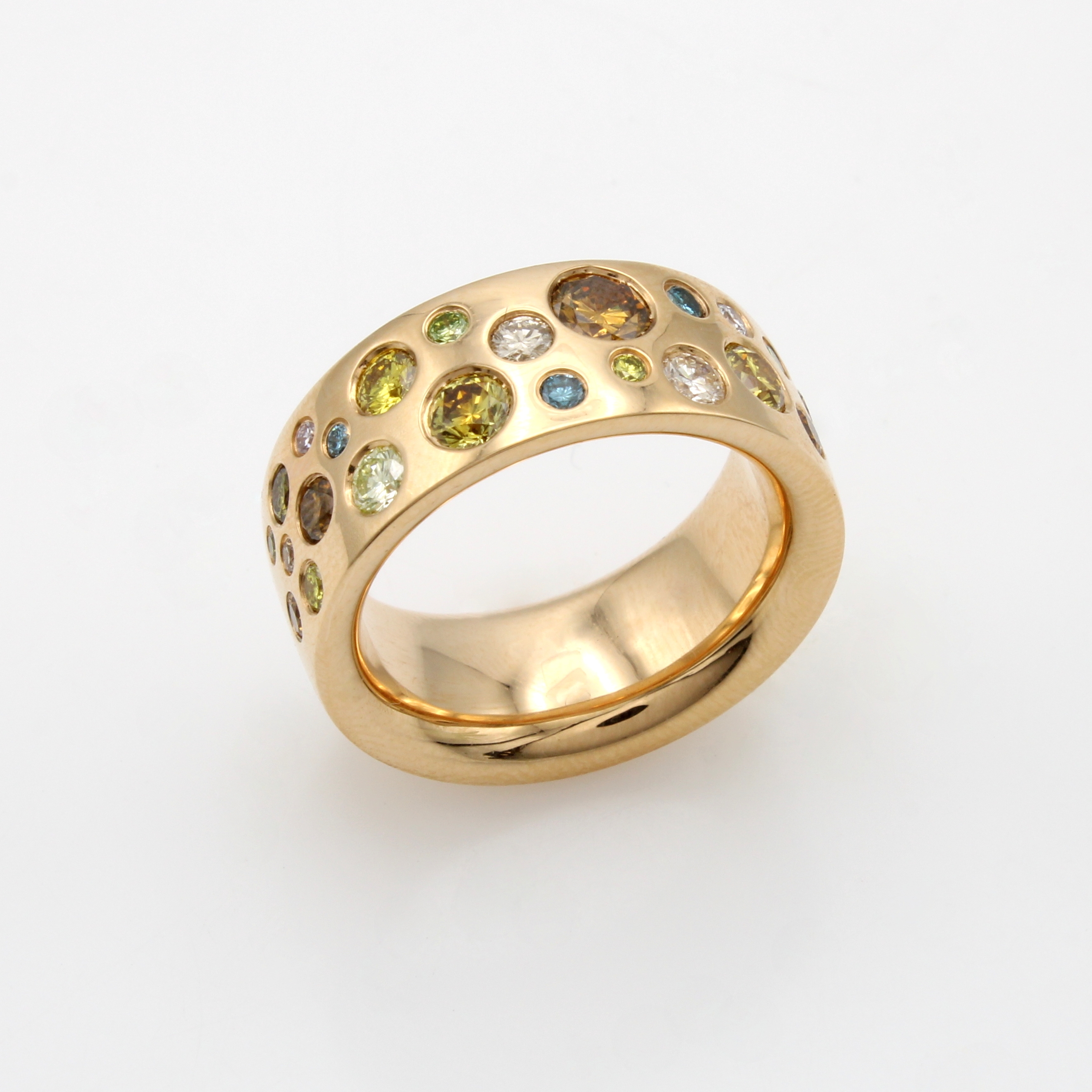 Image 27091556 - Ring mit Brillanten, RG 750/000, 29 Brill. zus. ca. 1.98 ct fancy natur, RW ca. 54 ...