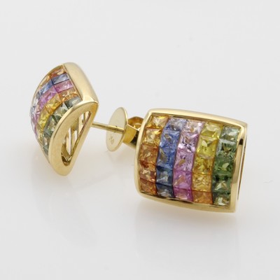 27091512a - Paar Ohrstecker mit Saphiren, GG 750/000, bunte Saphircarrées zus. ca. 4.75 ct ...