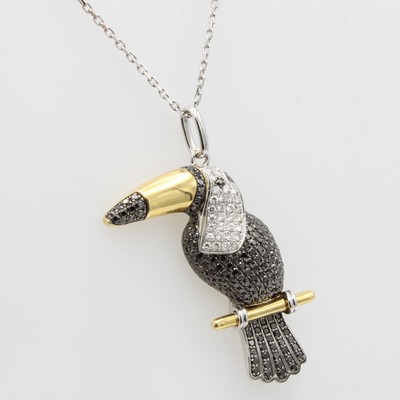 27091543a - Anhänger ´Tukan´ mit Brillanten und Diamanten an Kette, WG 750/000, 200 Diam. zus. ca. ...