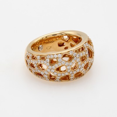 27091557a - Ring mit Brillanten, RG 750/000, ornament- reiche Arbeit, 174 Brill. zus. ca. 1.26 ct ...