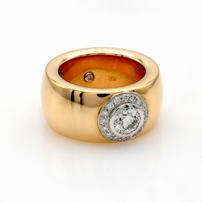 27091560a - Breiter Ring mit Brillanten, RG/WG 750/000, 1 Brill. ca. 0.73 ct Weiß/vvs umgeben v. ...