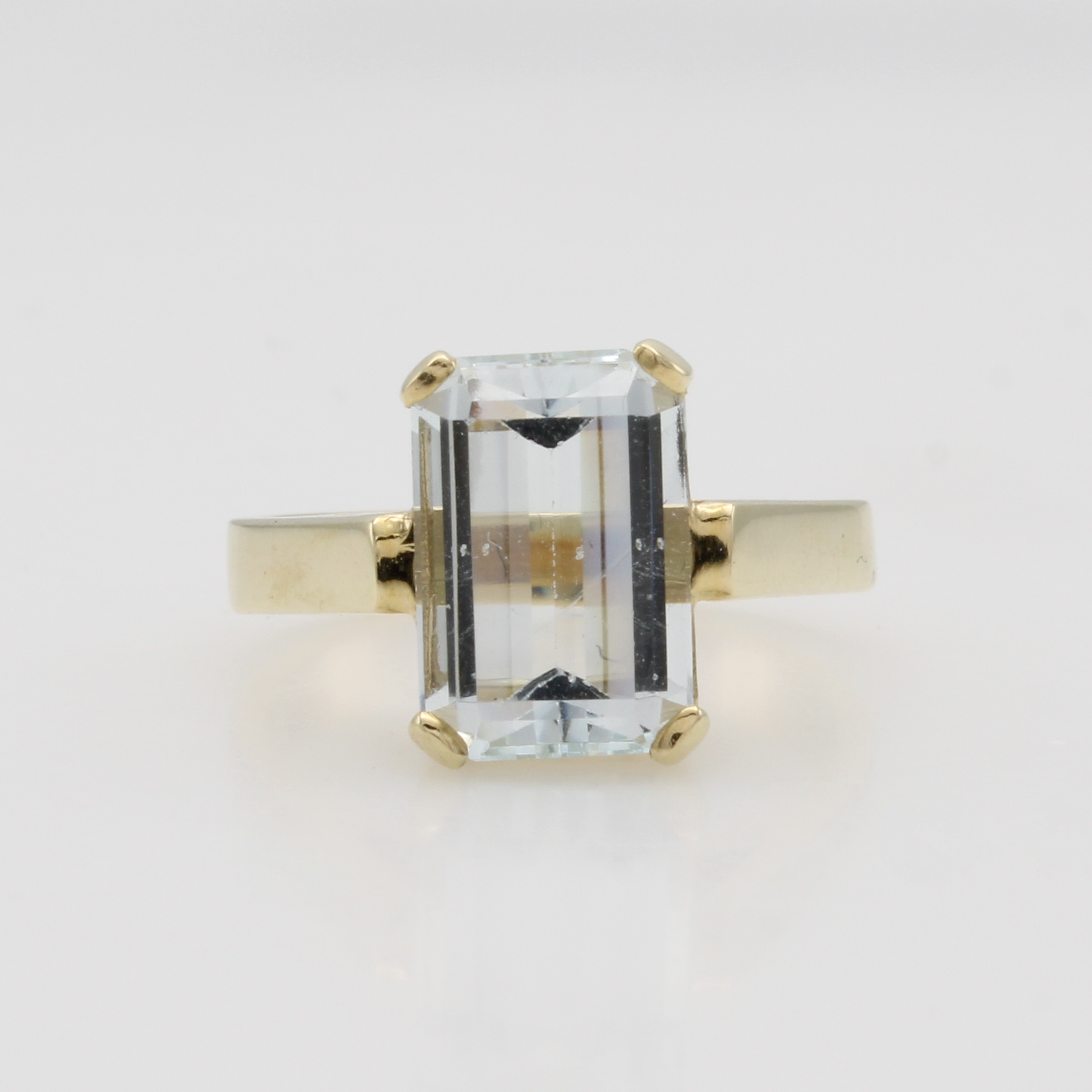 Image 27091721 - Ring mit Aquamarin, GG 585/000, achteckiger Aquam. in Krappenfassung ca. 12x8 mm, RW ca. ...