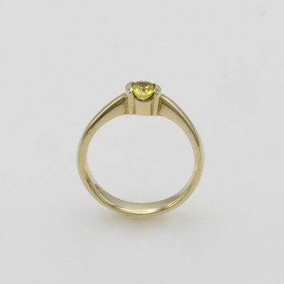 27091722a - Ring mit Saphir, GG 585/000, ovaler, gelber Saphir in Halbzarge gef. ca. 5x4 mm, RW ca. ...