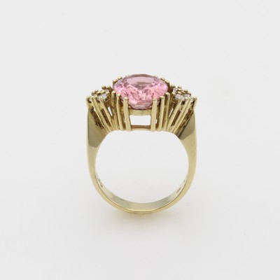 27091723a - Ring mit Turmalin und Brillanten, GG 585/000, ovaler, rosa Turmalin ca. 5.80 ct, 6 ...