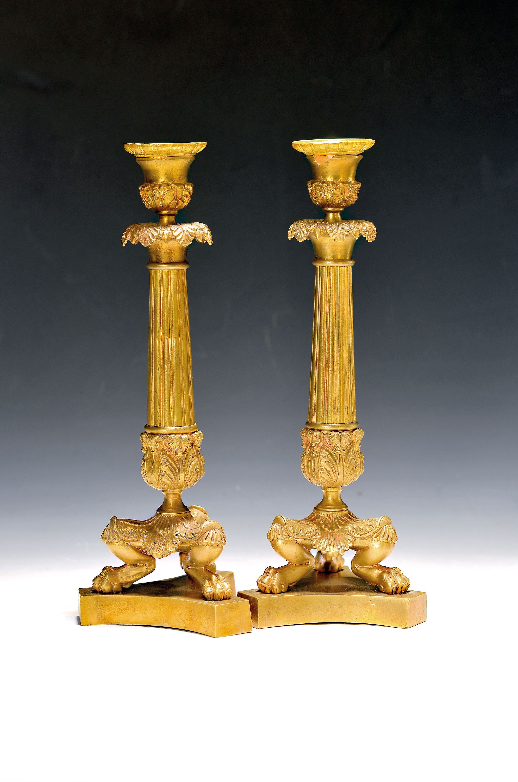 Image 27091888 - Große Empireleucher, Frankreich, um 1860/70, Messing vergoldet, H. ca. 29 cm, ...