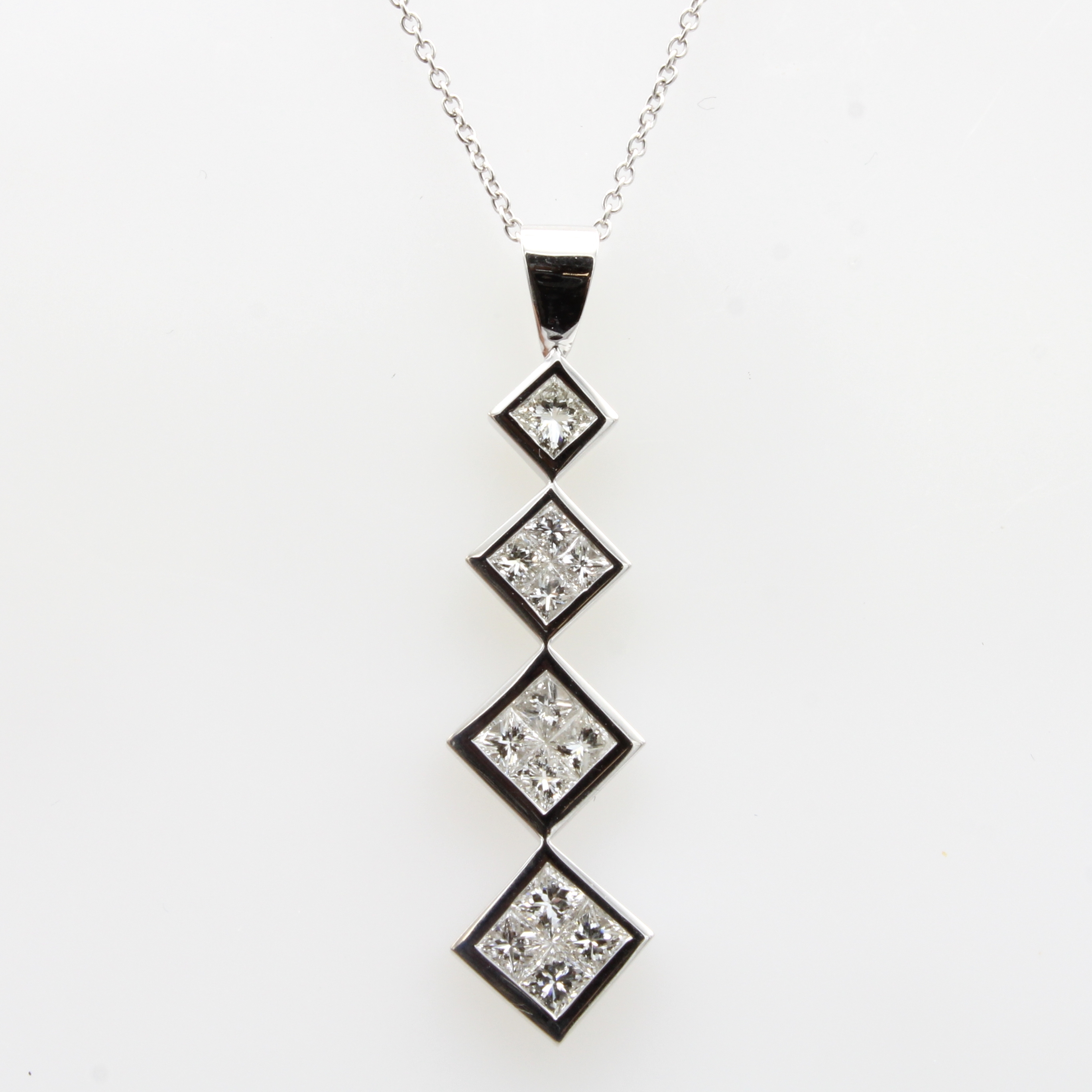 Image 27092400 - Anhänger mit Diamanten, WG 750/000, 13 Diamanten zus. ca. 1.26 ct feines Weiß /vvs-vs, ...