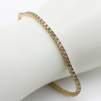 27092405a - Tennisarmband mit Diamanten, GG 750/000, 69 Diam. zus. ca. 3.66 ct Braun/vs, Kastenschl. ...