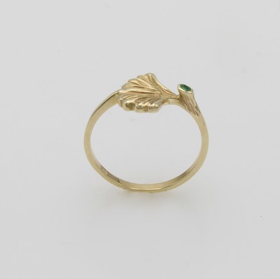 27092591a - Ring ´Ginkgoblatt´ mit Smaragd, GG 585/000, Smaragd in Zargenfassung, RW ca. 57 ...
