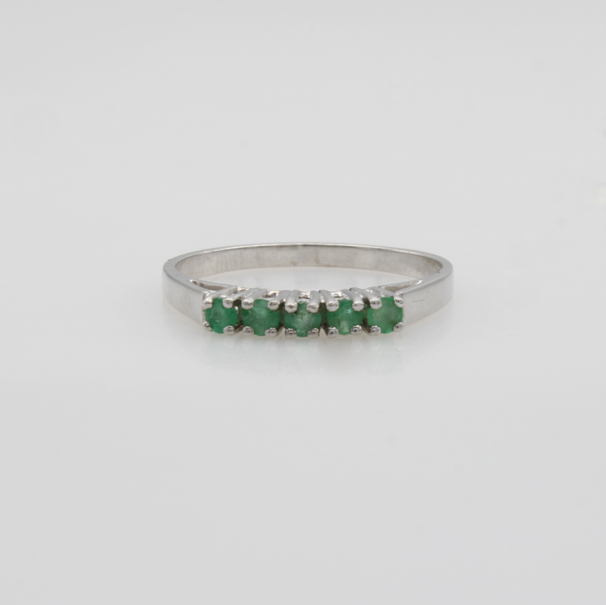 Image 27092633 - Ring mit Smaragden, WG 585/000, 5 Smaragde in Krappenfassungen, RW ca. 54.5 ...