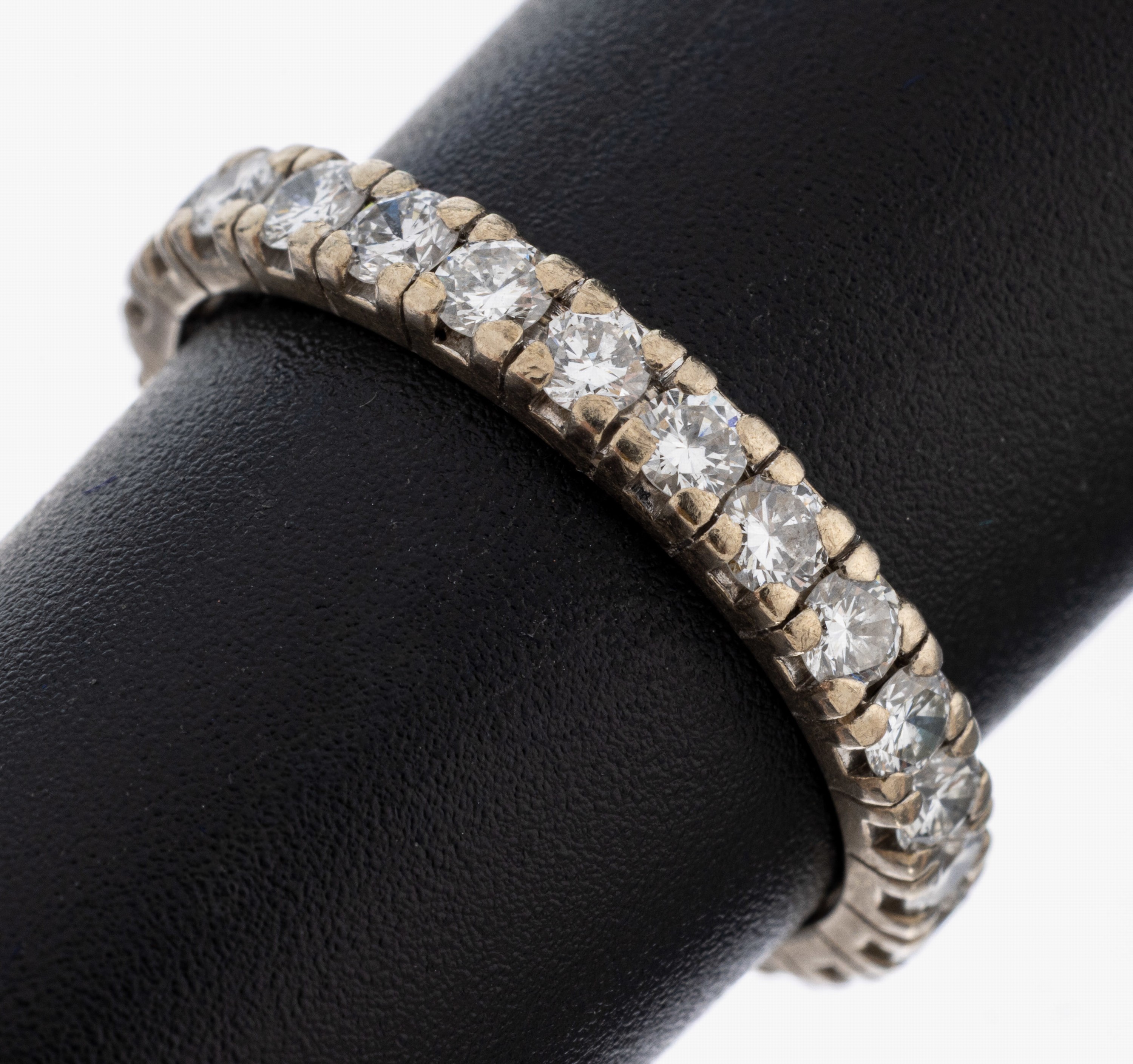Image 27092673 - 18 kt Gold Brillant-Memoryring, WG 750/000,25 Brillanten zus. ca. 1.35 ct Weiß/si, RW ...