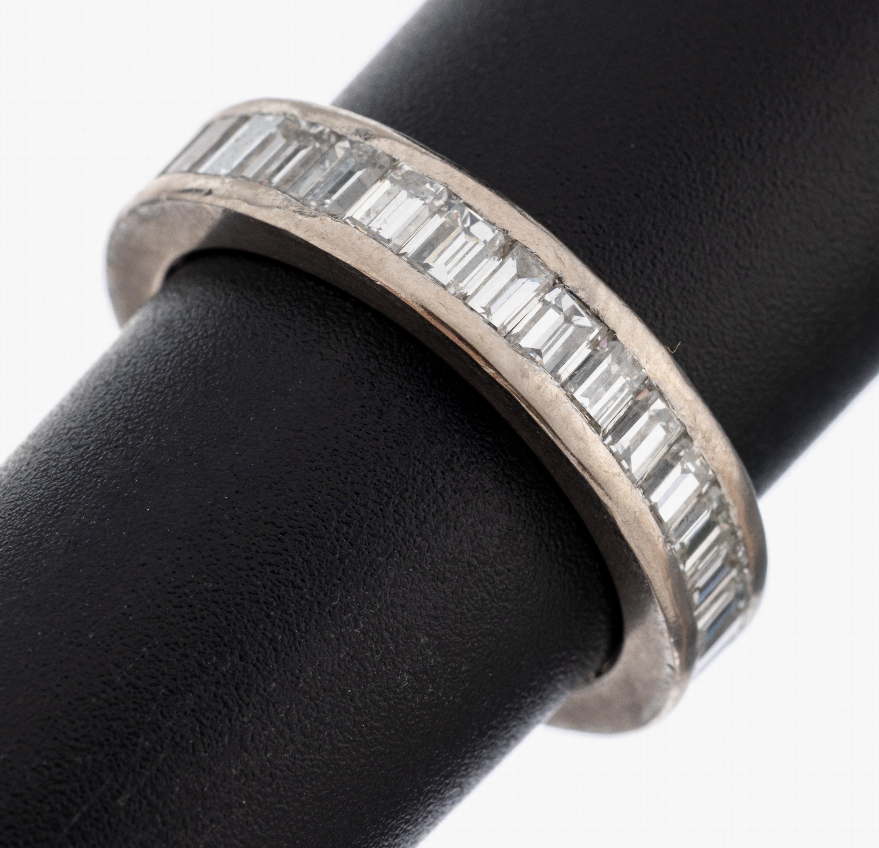 Image 27092688 - 18 kt gold diamond-memoryring , WG 750/000, diamond baguettes total approx. 3.0 ct ...