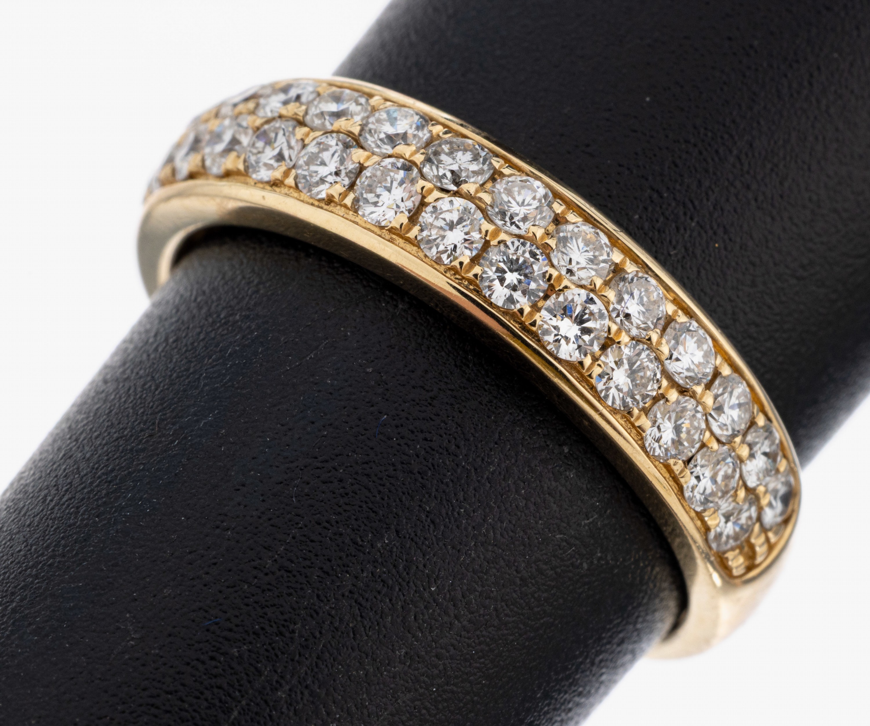Image 27092692 - 14 kt Gold Brillant-Ring, GG 585/000, 36 Brillanten zus. ca. 0.99 ct (grav.) feines ...