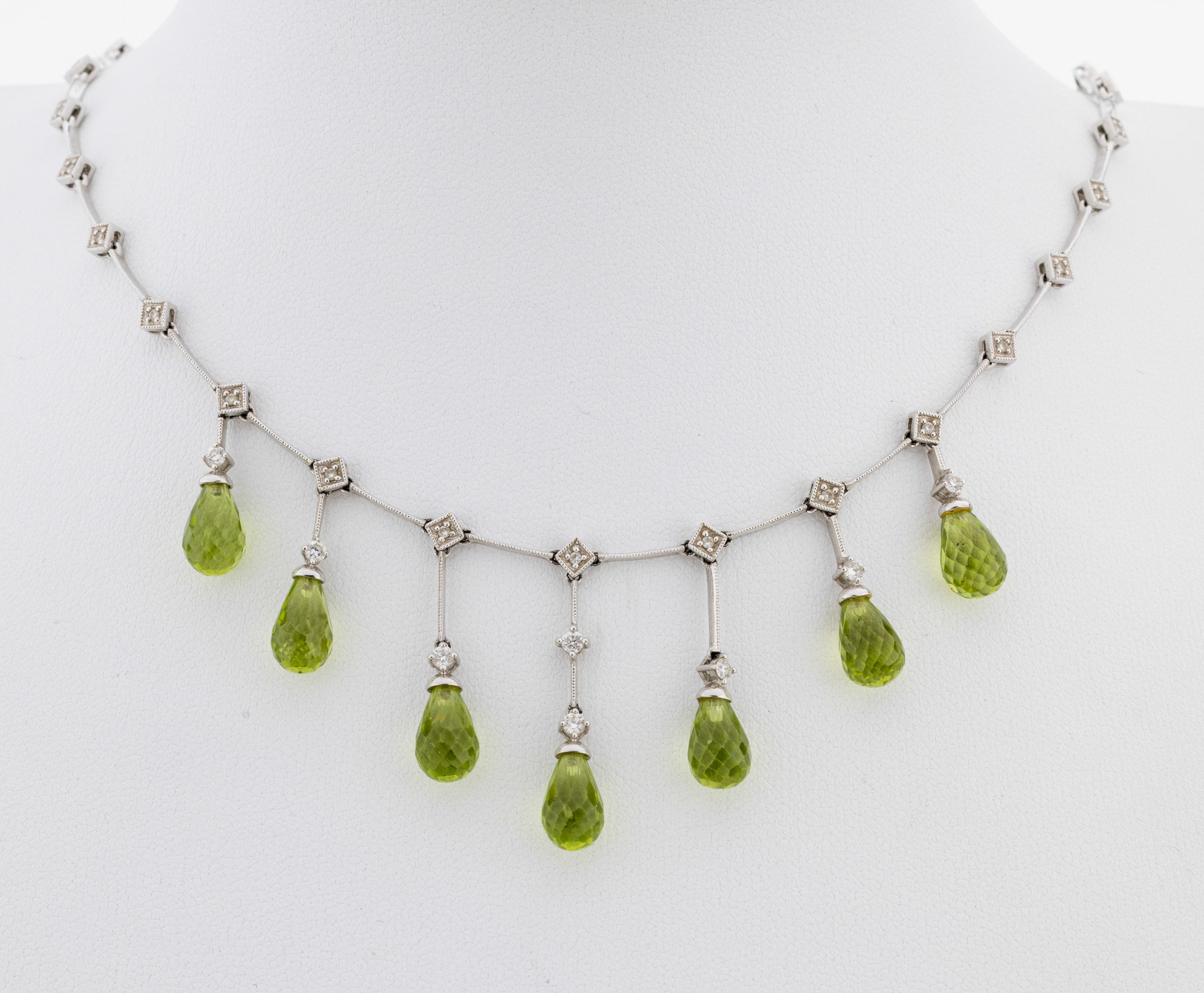 Image 27092693 - 14 kt Gold Peridot-Brillant-Collier, WG 585/000, feine Verarbeitung aus länglichen ...