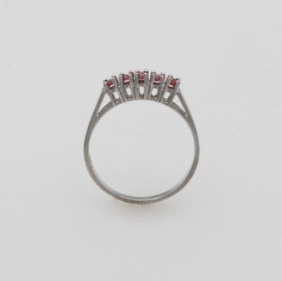 27092671a - Ring mit Rubinen, WG 585/000, 5 Rubine in Krappenfassungen, RW ca. 54.5 Schätzpreis: ...