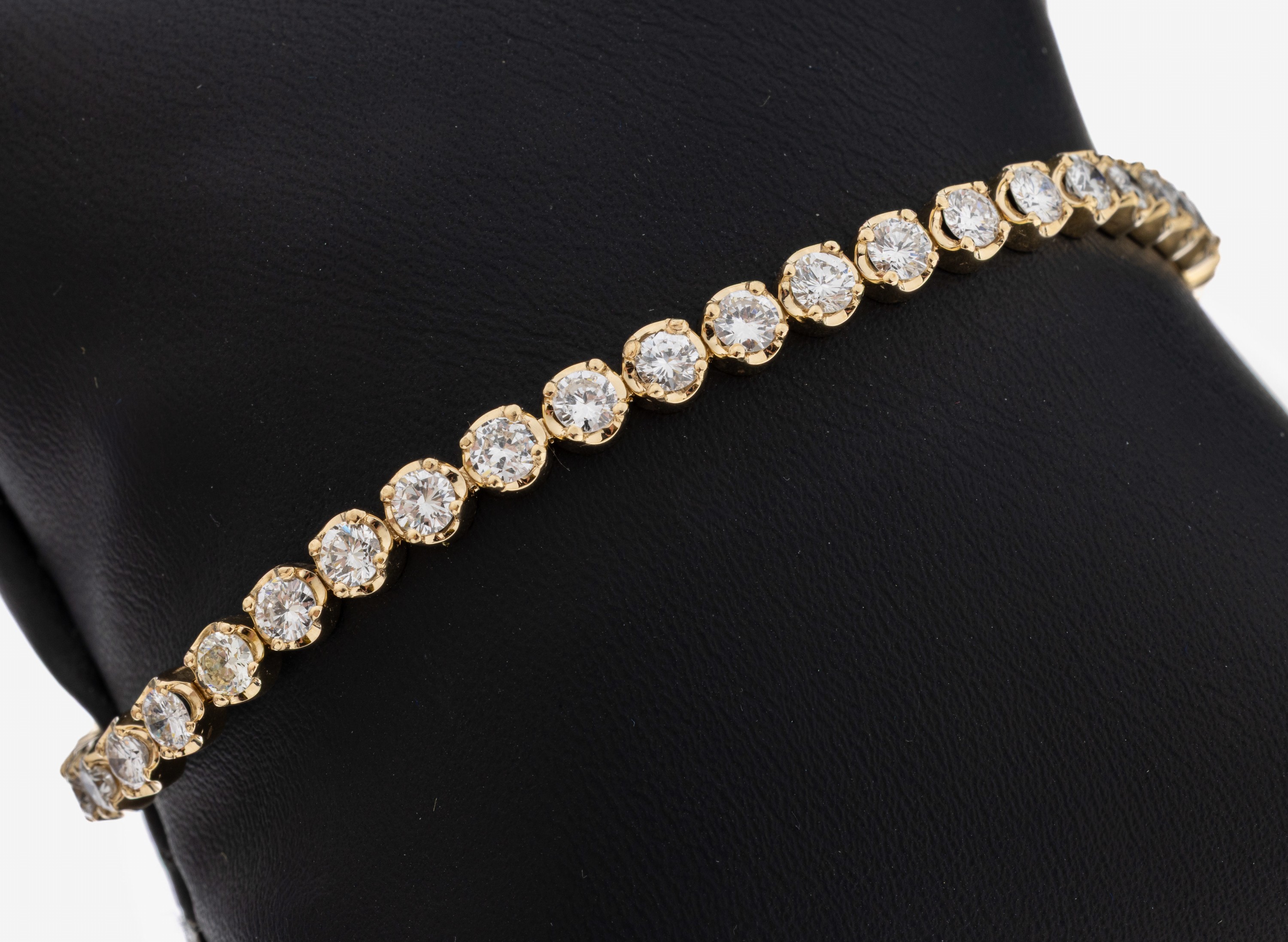 Image 27092714 - 14 kt Gold Brillant-Linienarmband, GG 585/000, 41 Brillanten zus. ca. 5.30 ct ...