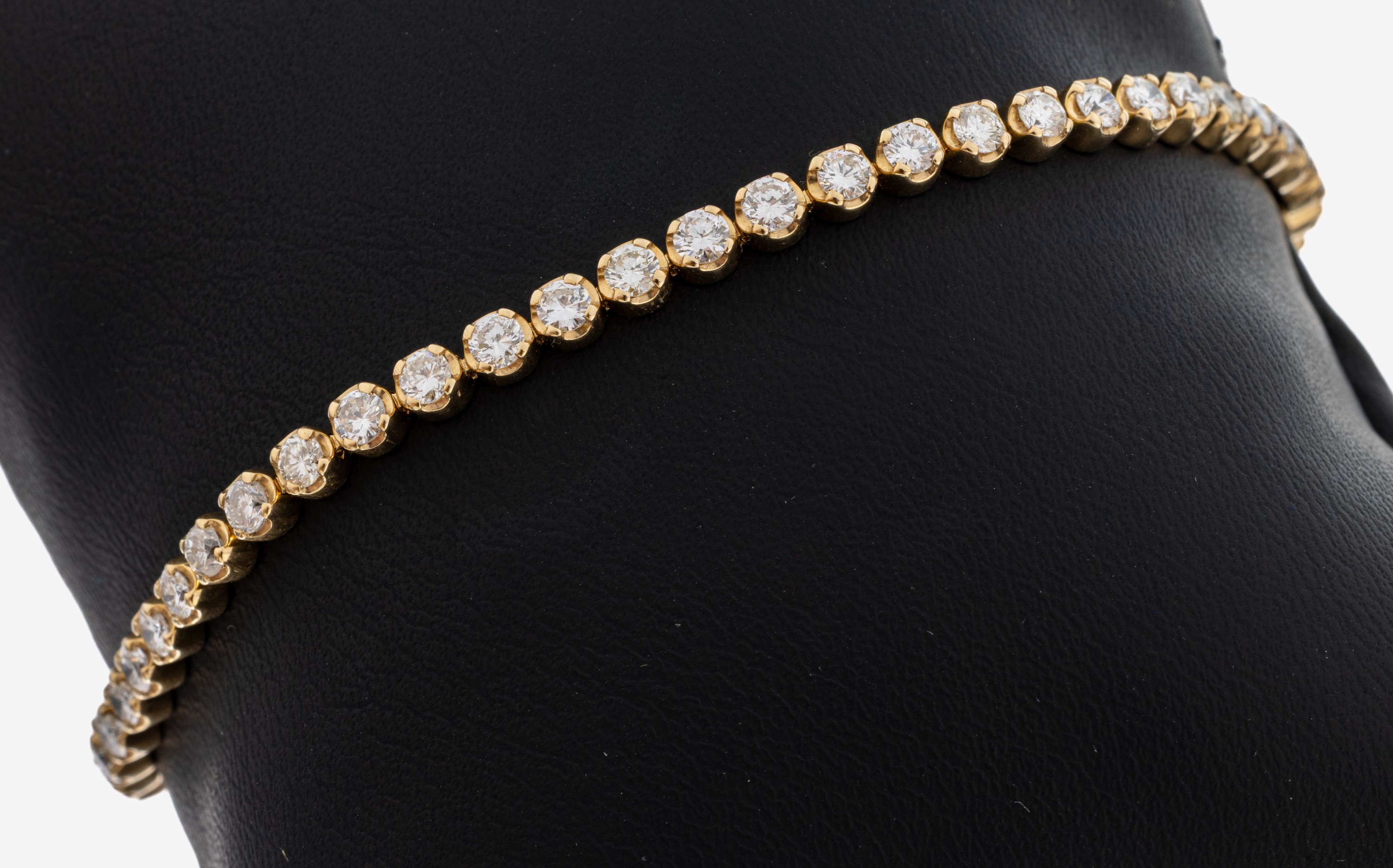 Image 27092715 - 14 kt Gold Brillant-Linienarmband, GG 585/000, 53 Brillanten zus. ca. 3.51 ct (grav.) ...