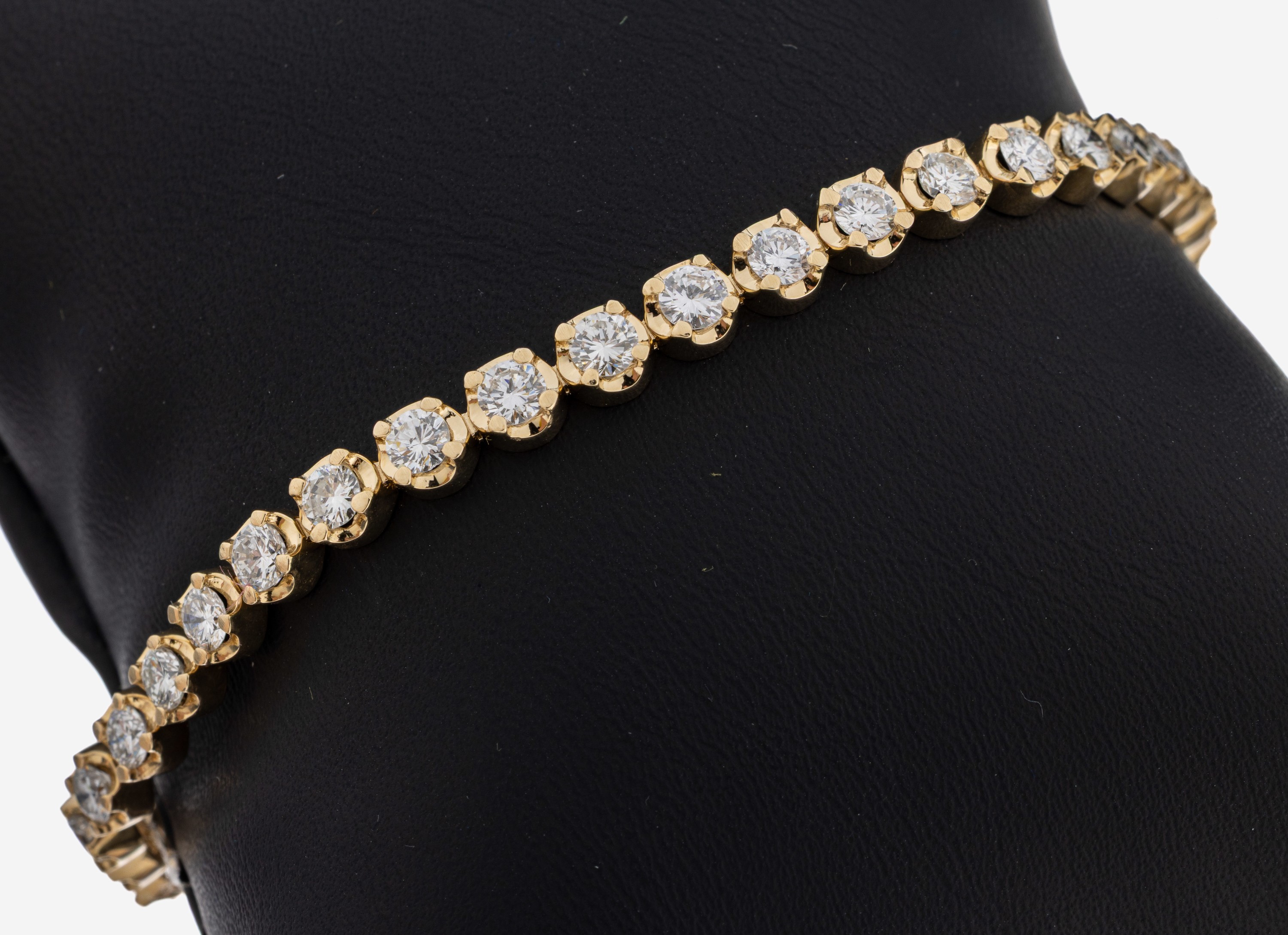Image 27092717 - 14 kt Gold Brillant-Linienarmband, GG 585/000, 37 Brillanten zus. ca. 5.0 ct feines ...