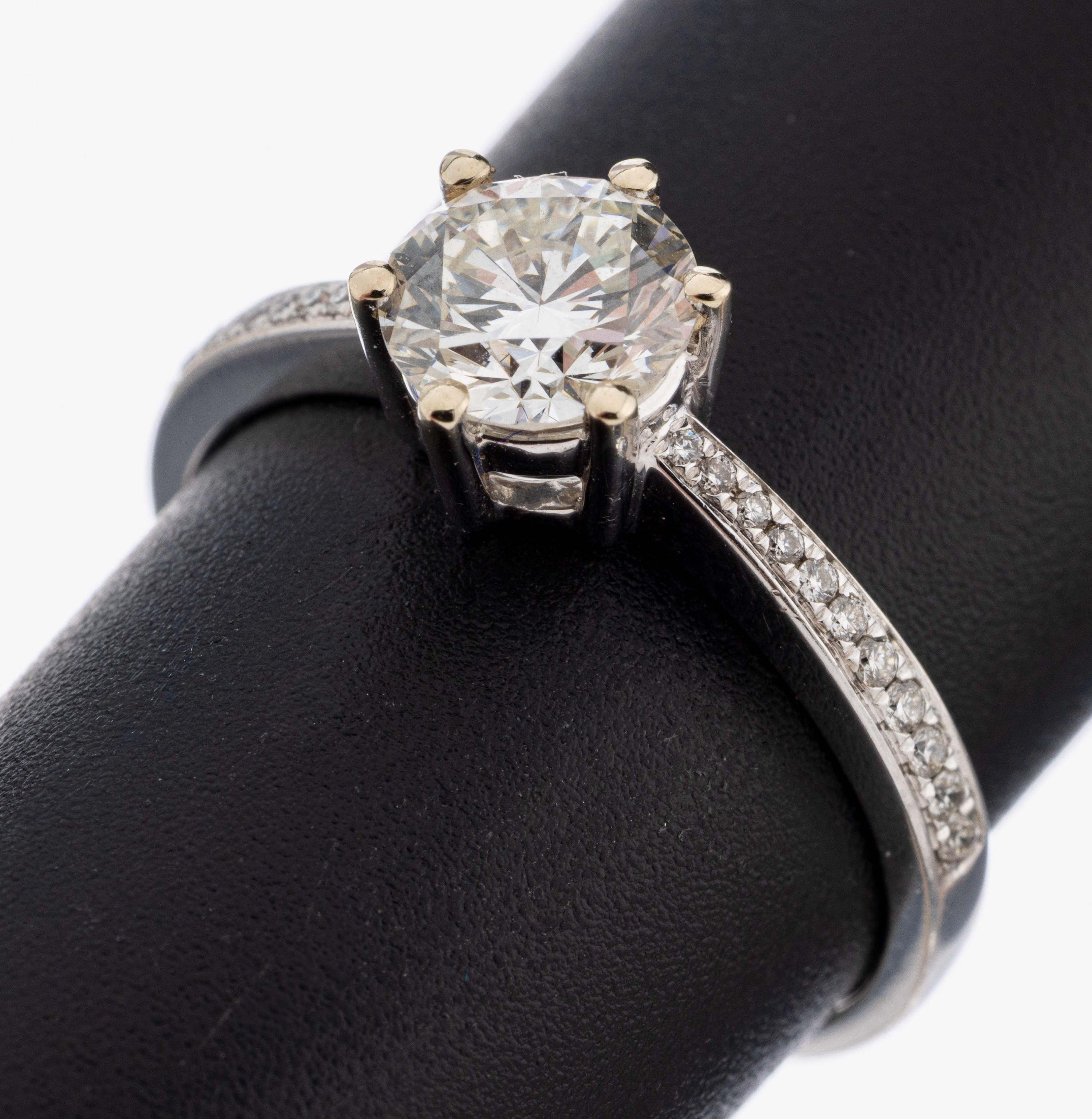 Image 27092724 - 18 kt Gold Brillant-Ring, WG 750/000, mittiger Brillant ca. 1.06 ct l.get.Weiß (I)/ ...