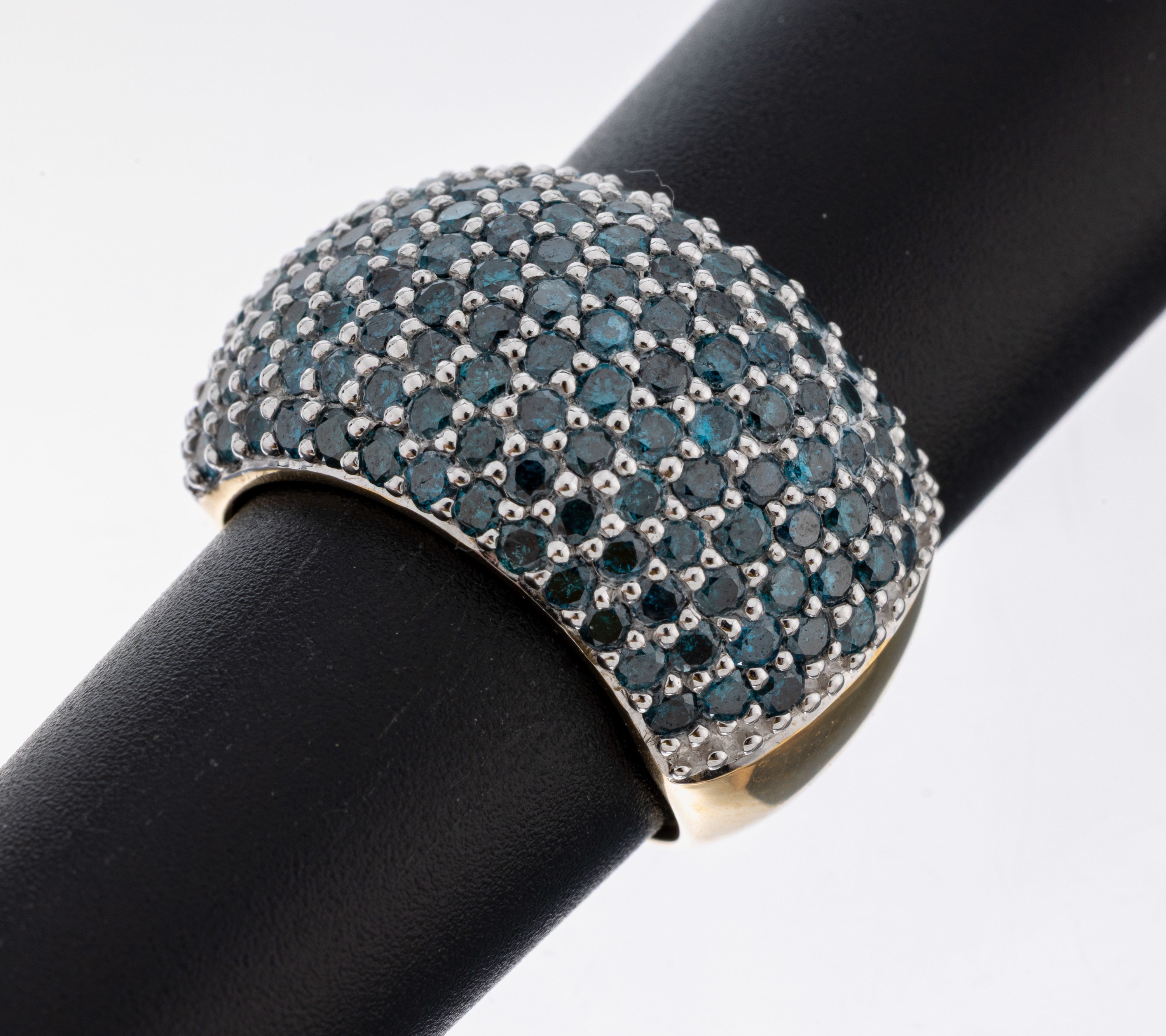 Image 27092743 - 14 kt Gold Brillant-Ring, GG/WG 585/000, inWG gefasste Brillanten zus. ca. 4.0 ct Blau ...