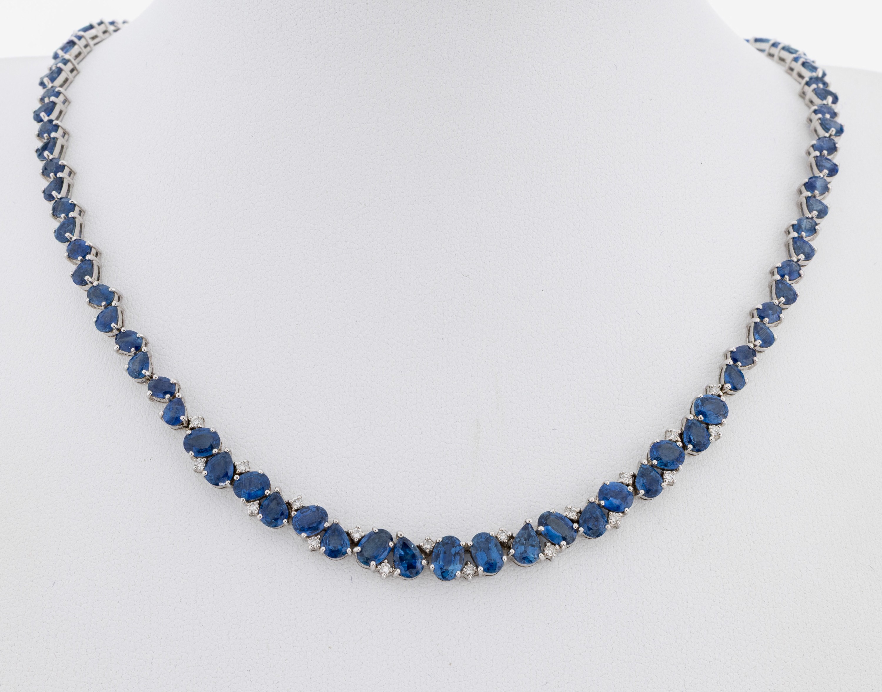 Image 27092747 - 14 kt Gold Saphir-Brillant-Collier, WG 585/000, 98 oval- und tropfenf. facett. Saphire ...