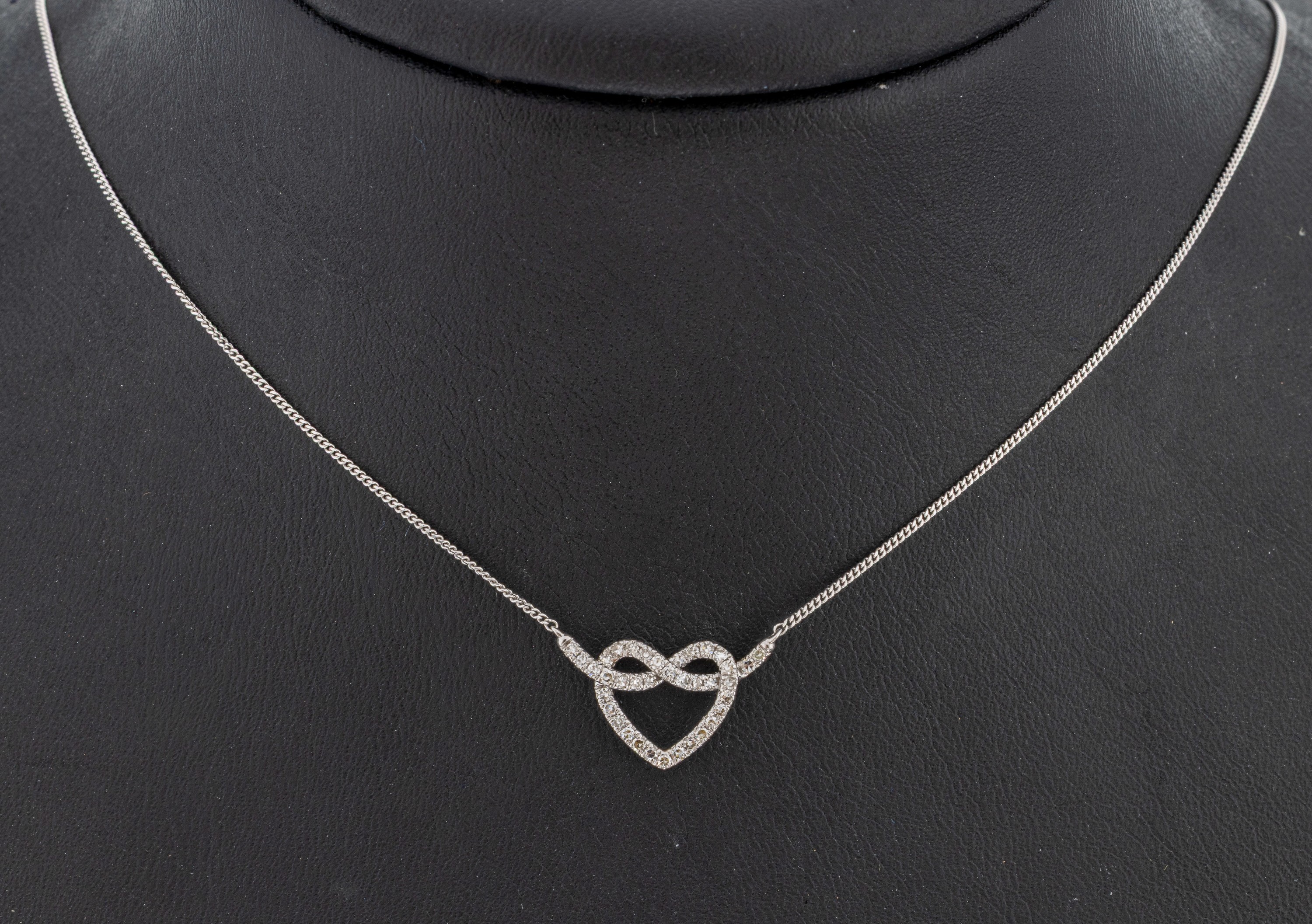 Image 27092857 - 9 kt Gold Diamant-Collier, WG 375/000, herzf. Mittelteil mit 8/8-Diamanten zus. ca. ...