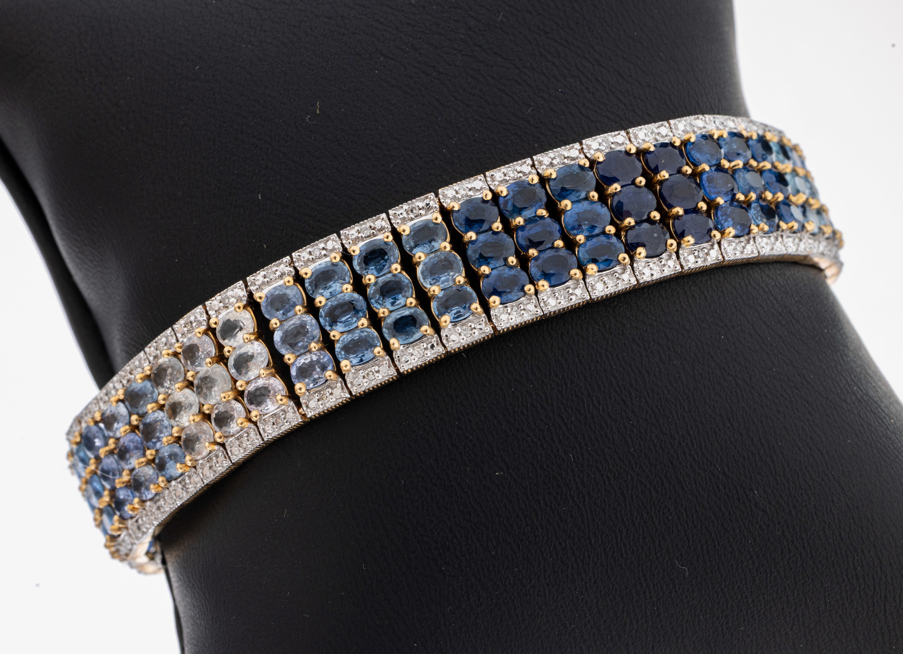 Image 27092865 - 14 kt Gold Saphir-Diamant-Armband, GG 585/000, ovalfacett. Saphire im Farbverlauf zus. ...