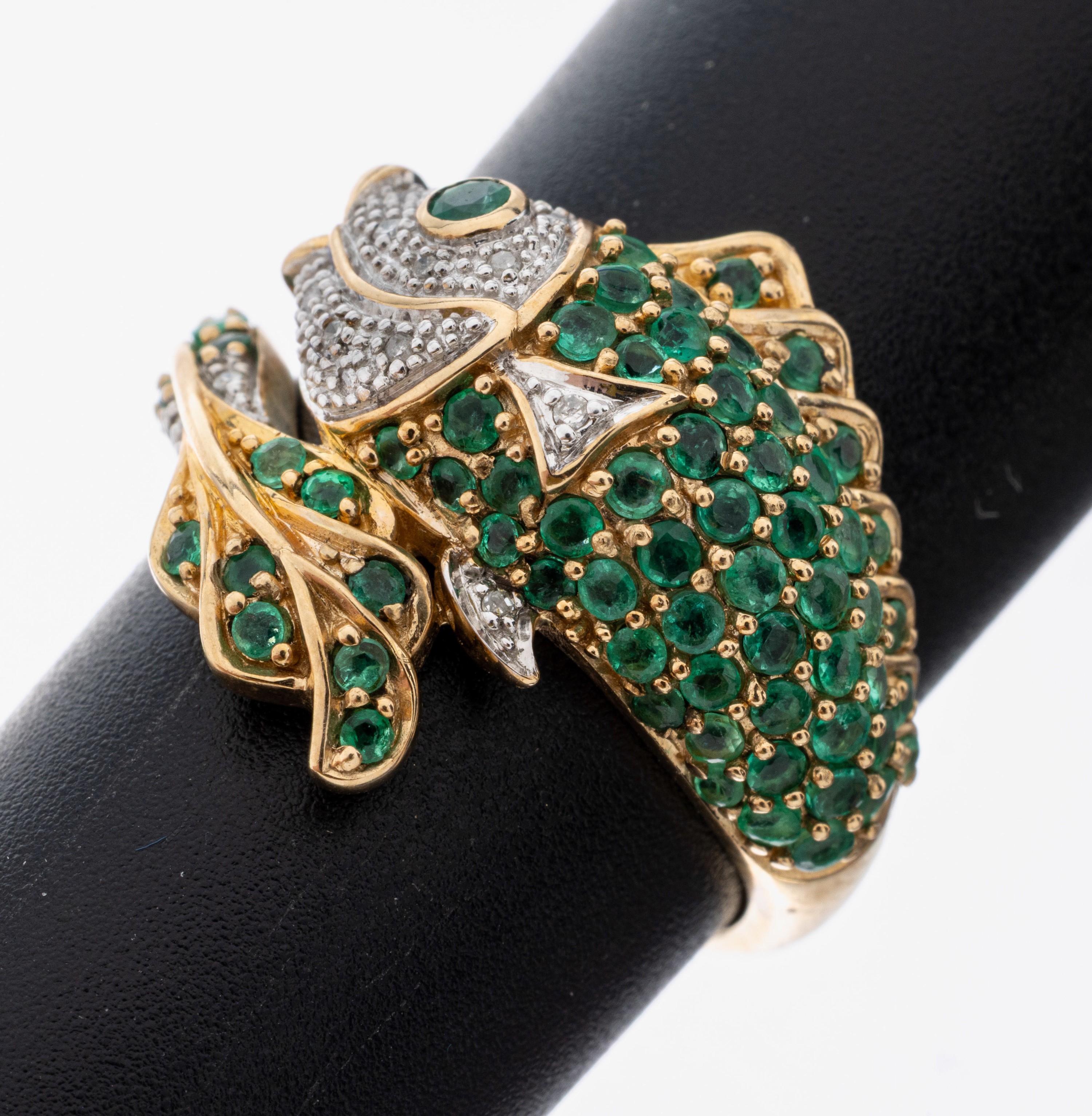Image 27092870 - 9 kt Gold Smaragd-Diamant-Ring ´Fisch´, GG 375/000, bes. mit rundfacett. Smaragden zus. ...