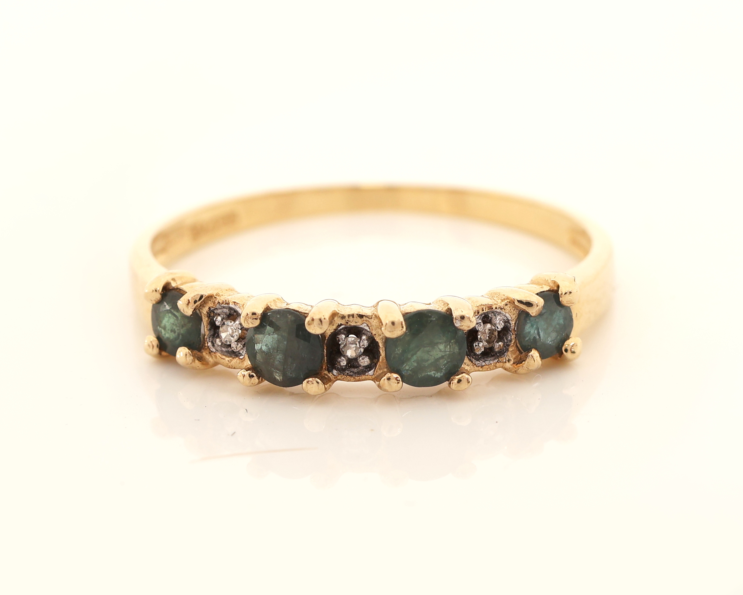 Detail a: 14 kt Gold Alexandrit-Diamant-Ring, GG 585/000, 4 rundfacett. Alexandrite zus. ca. 0.20 ct, 3 8/8-Diamanten zus. ca. 0.02 ct Weiß/p, RW 57, ca. 1.4 ...
