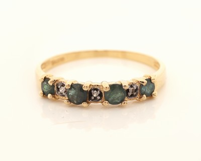 27092871a - 14 kt Gold Alexandrit-Diamant-Ring, GG 585/000, 4 rundfacett. Alexandrite zus. ca. 0.20 ...
