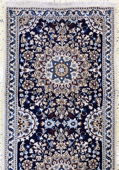 27092986a - Nain, Persien, Ende 20.Jhd, Wolle auf Baumwolle, ca. 280 x 90 cm, EHZ: 2 Schätzpreis: ...