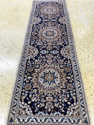 27092986d - Nain, Persien, Ende 20.Jhd, Wolle auf Baumwolle, ca. 280 x 90 cm, EHZ: 2 Schätzpreis: ...