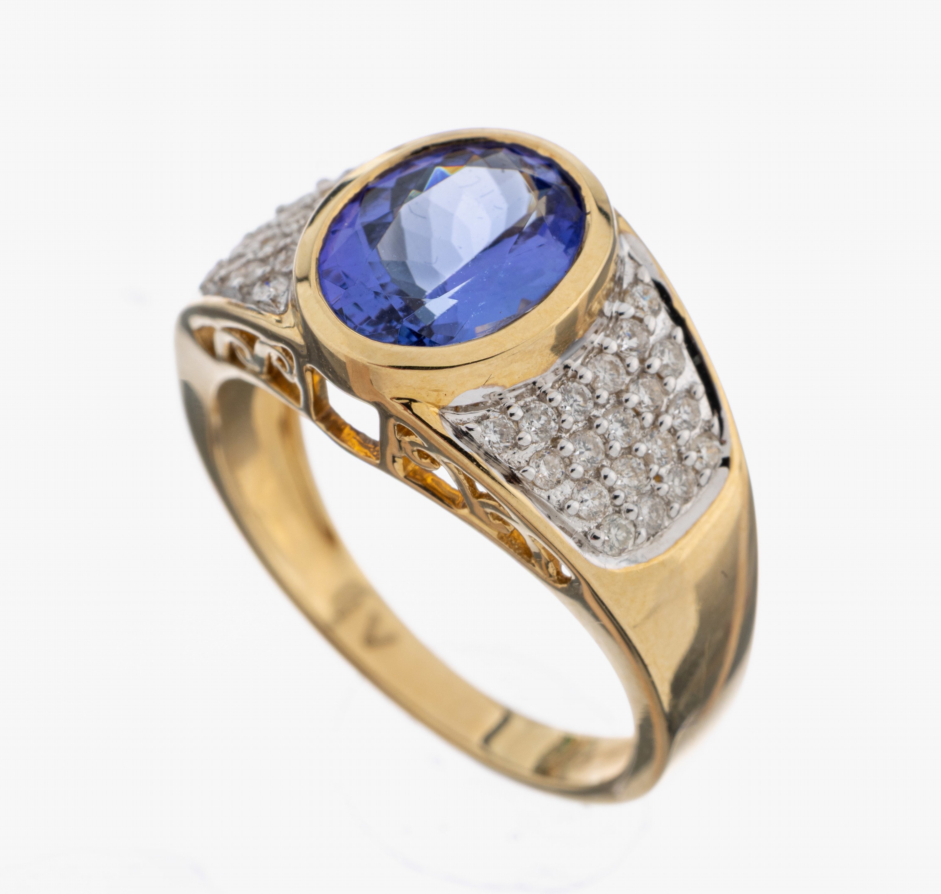 Image 27093072 - 14 kt gold tanzanite-brilliant-ring , YG 585/000, oval bevelled tanzanite approx. 3.50 ...