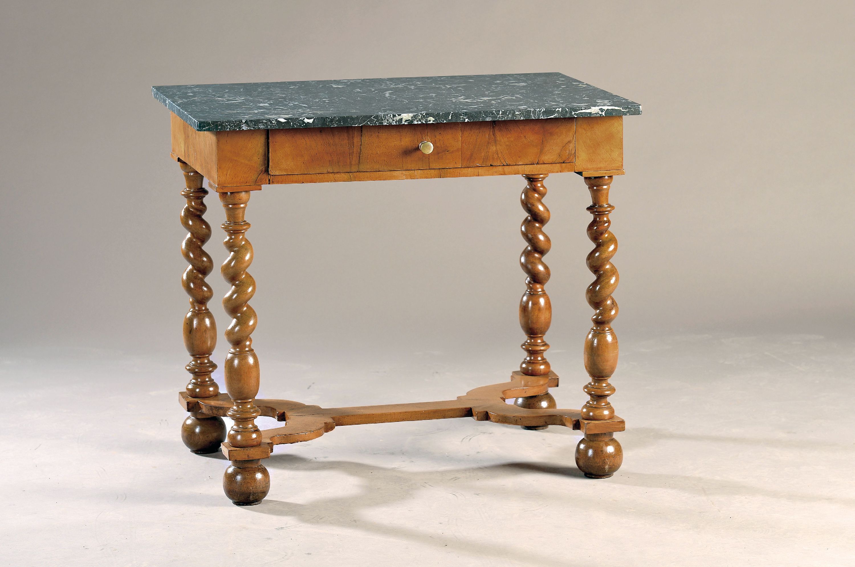 Image 27093253 - Kleiner Barocktisch, um 1750 gedrechselte sog. Korkenzieherbeine, Verbindungskreuz, ...