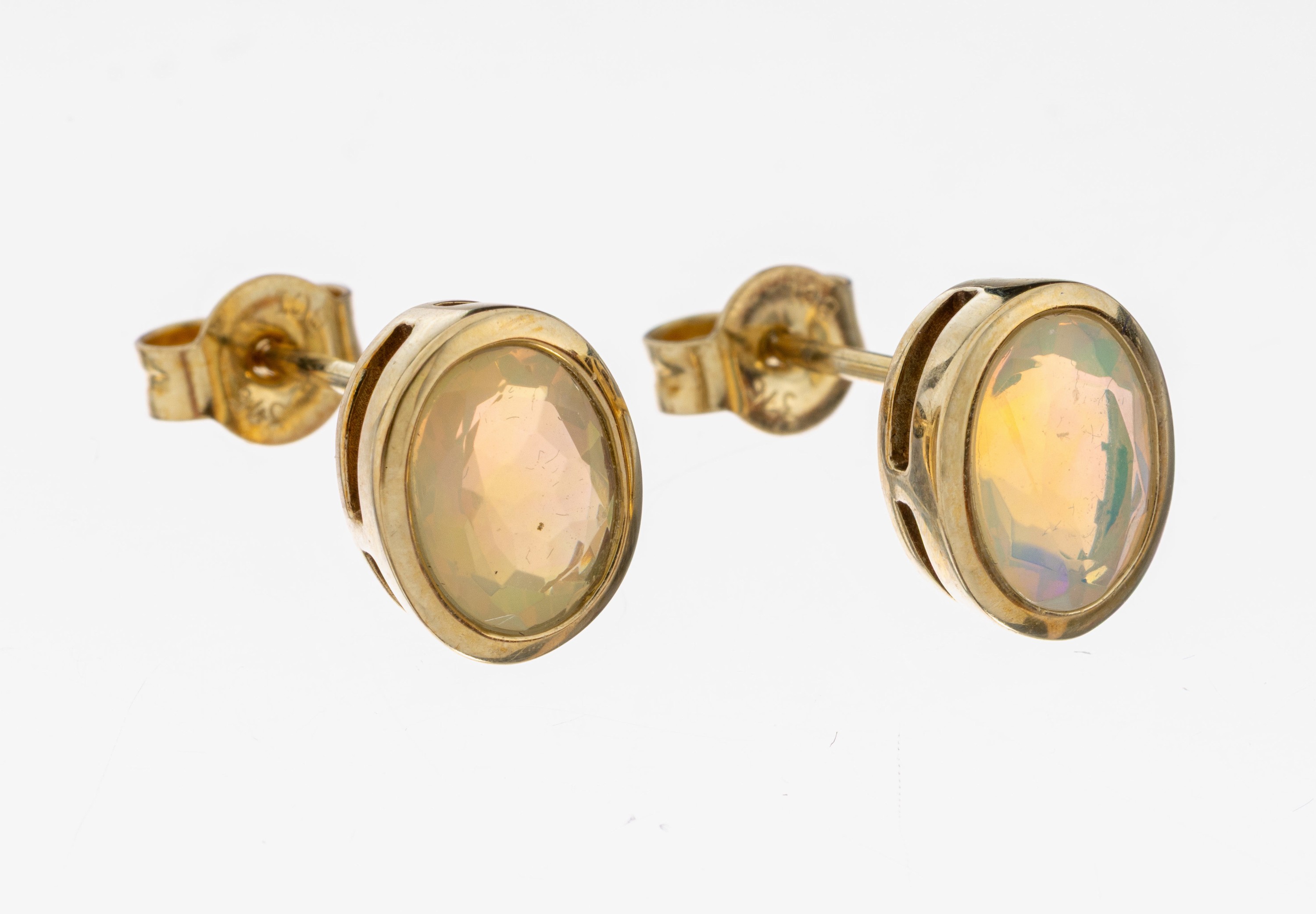 Image 27093283 - Paar 9 kt Gold Opal-Ohrstecker, GG 375/000,2 ovalfacett. Opale zus. ca. 1.50 ct, ca. ...