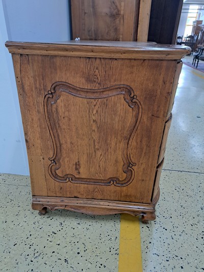 27093225b - Chest of drawers, baroque, around 1760, solid oak, orig. brass fittings, orig. box locks, ...