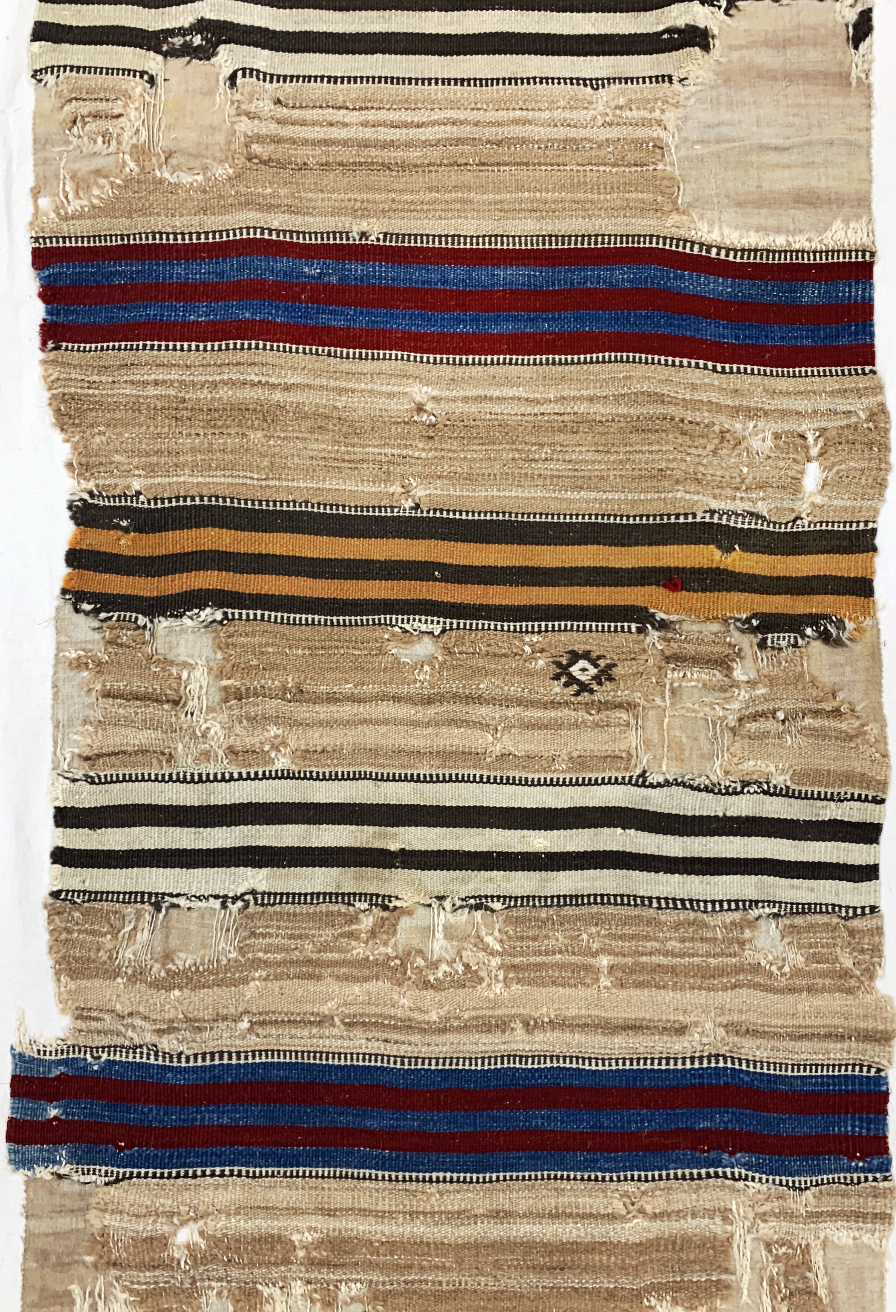Detail b: Karapinar Kelim antik, Türkei, 19.Jhd, Wolle auf Wolle, ca. 275 x 76 cm, EHZ: 4, (aufLeinen genäht)