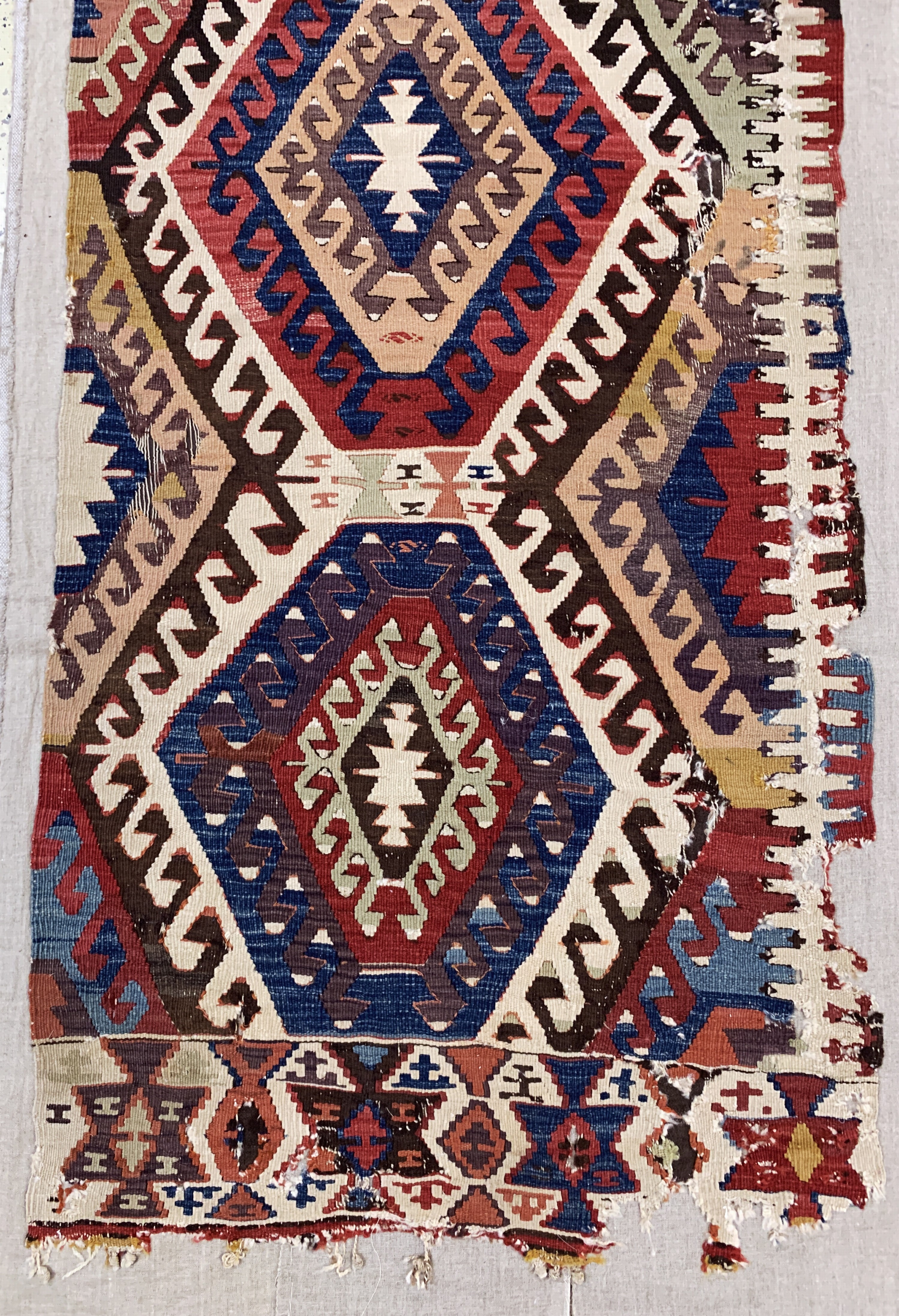 Detail c: Karakecili Kelim antik, Türkei, 19.Jhd, Wolle auf Wolle, ca. 274 x 86 cm, EHZ: 4, (aufLeinen genäht)