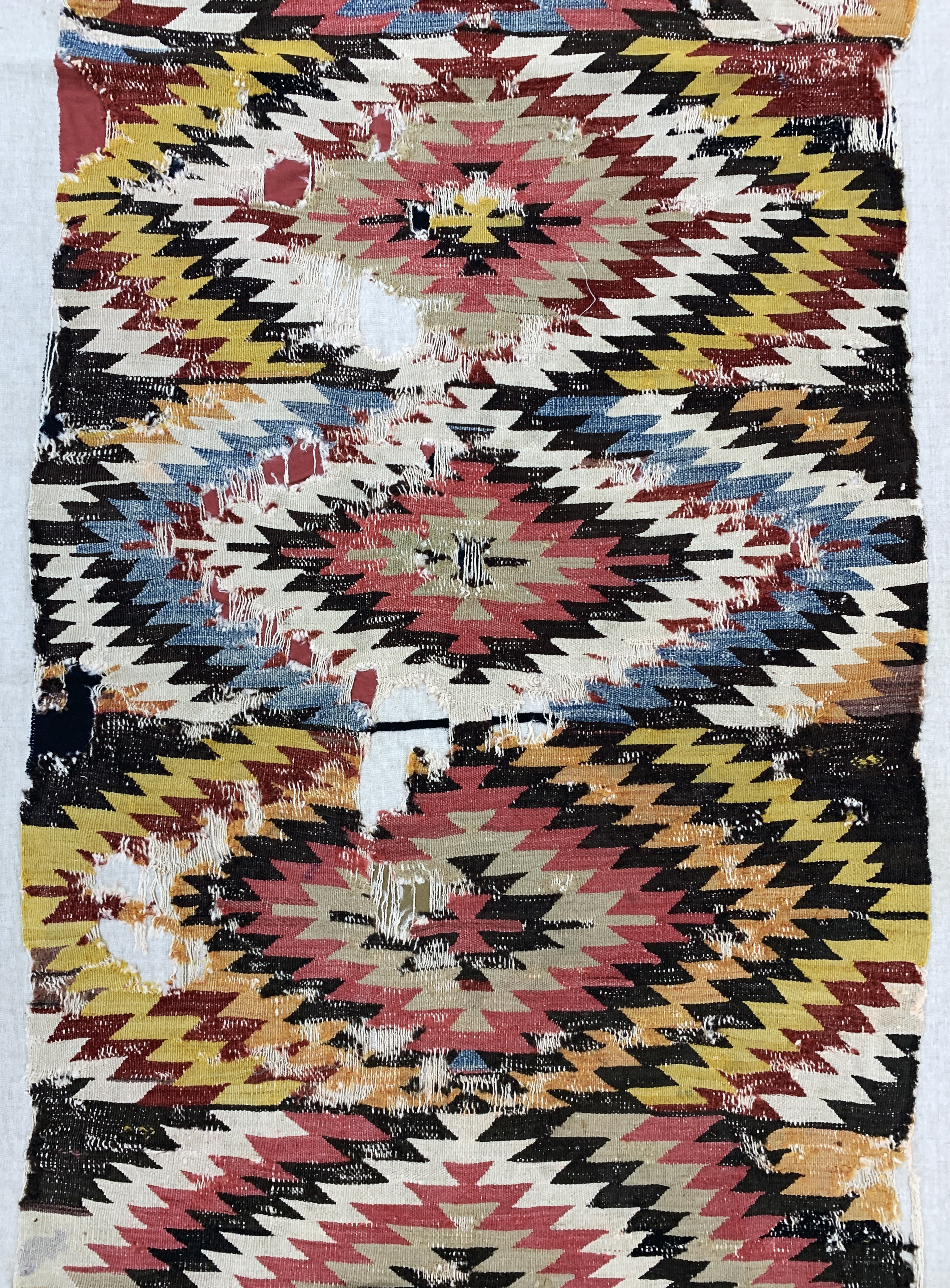 Detail b: Kapadokien Kelim antik, Türkei, 19.Jhd, Wolle auf Wolle, ca. 265 x 100 cm, EHZ: 4, (auf Leinen genäht)
