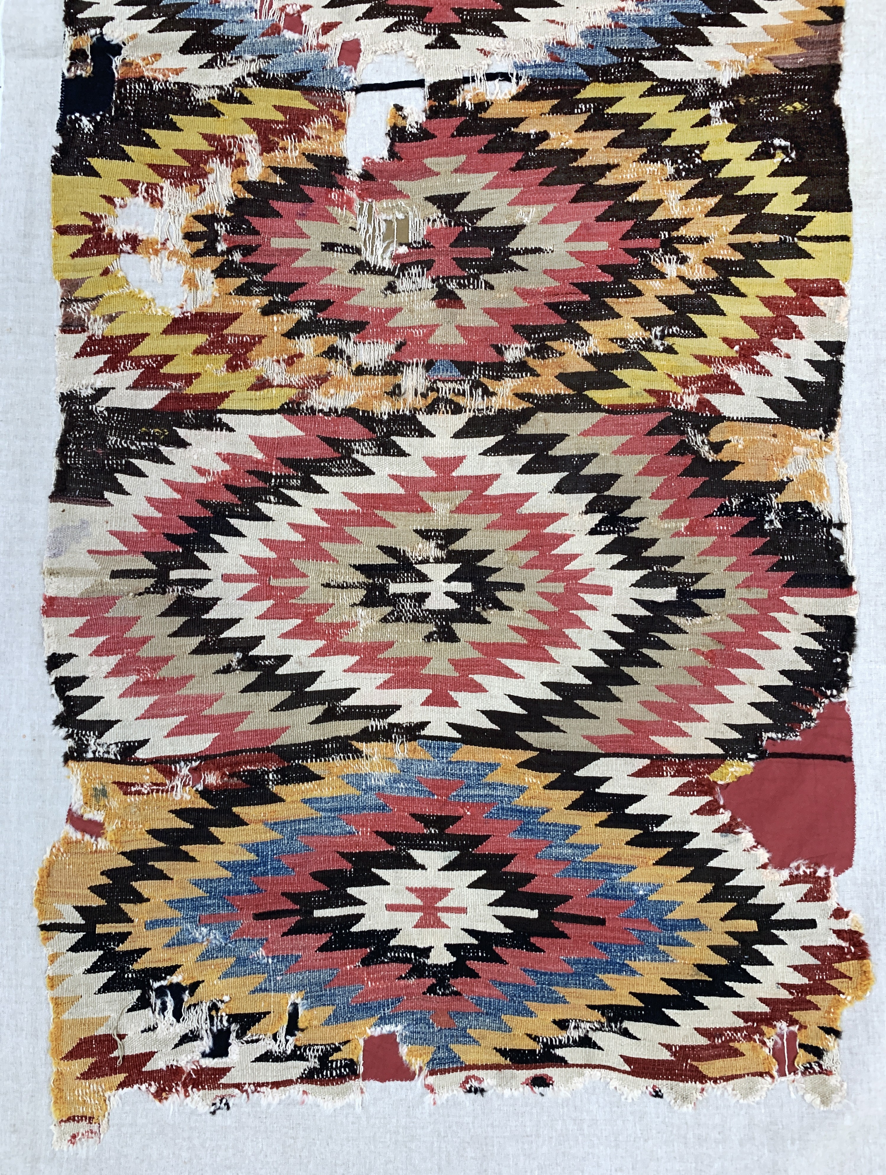 Detail c: Kapadokien Kelim antik, Türkei, 19.Jhd, Wolle auf Wolle, ca. 265 x 100 cm, EHZ: 4, (auf Leinen genäht)
