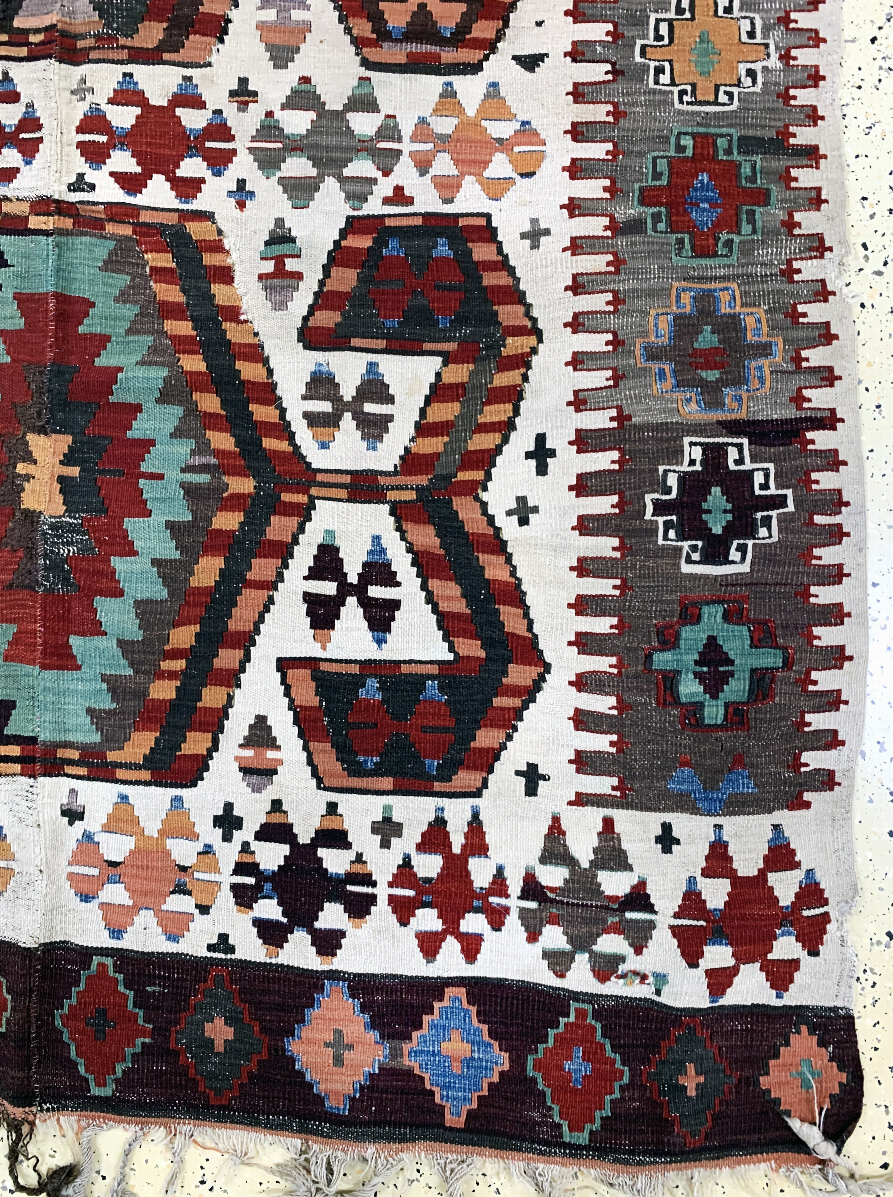 Detail a: Konya Kelim antik, Türkei, 19.Jhd, Wolle auf Wolle, ca. 328 x 160 cm, EHZ: 4, (auf Leinen genäht)