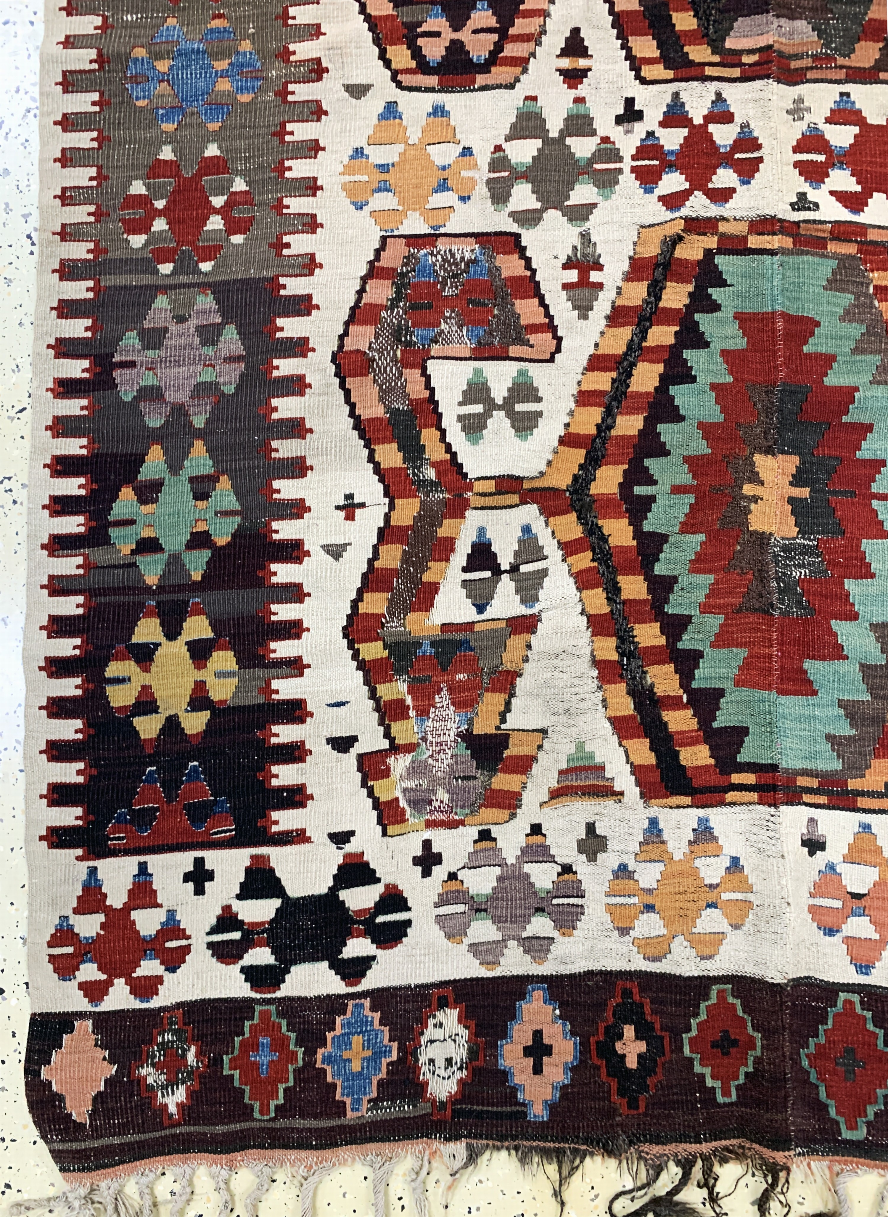 Detail b: Konya Kelim antik, Türkei, 19.Jhd, Wolle auf Wolle, ca. 328 x 160 cm, EHZ: 4, (auf Leinen genäht)