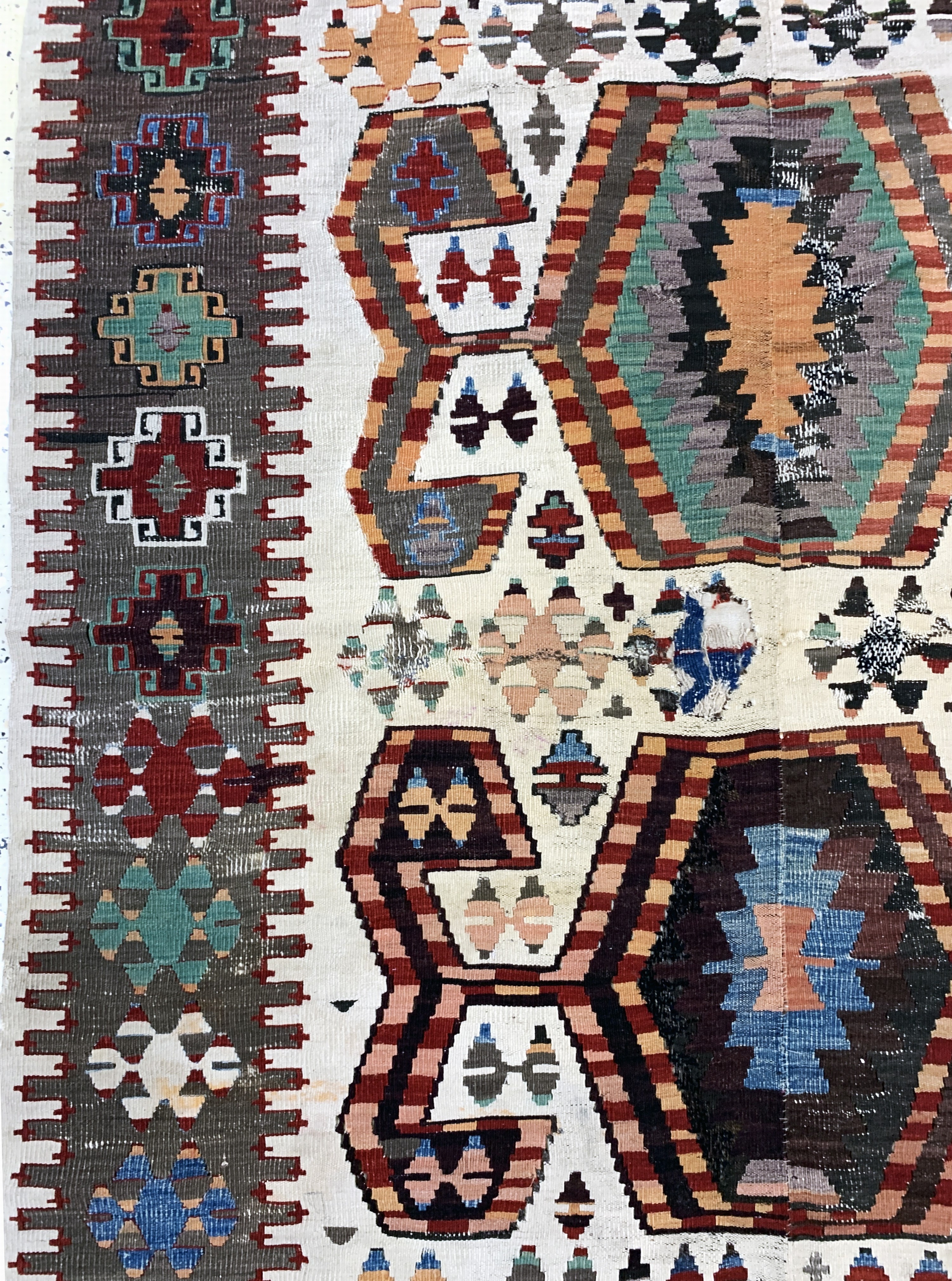 Detail c: Konya Kelim antik, Türkei, 19.Jhd, Wolle auf Wolle, ca. 328 x 160 cm, EHZ: 4, (auf Leinen genäht)