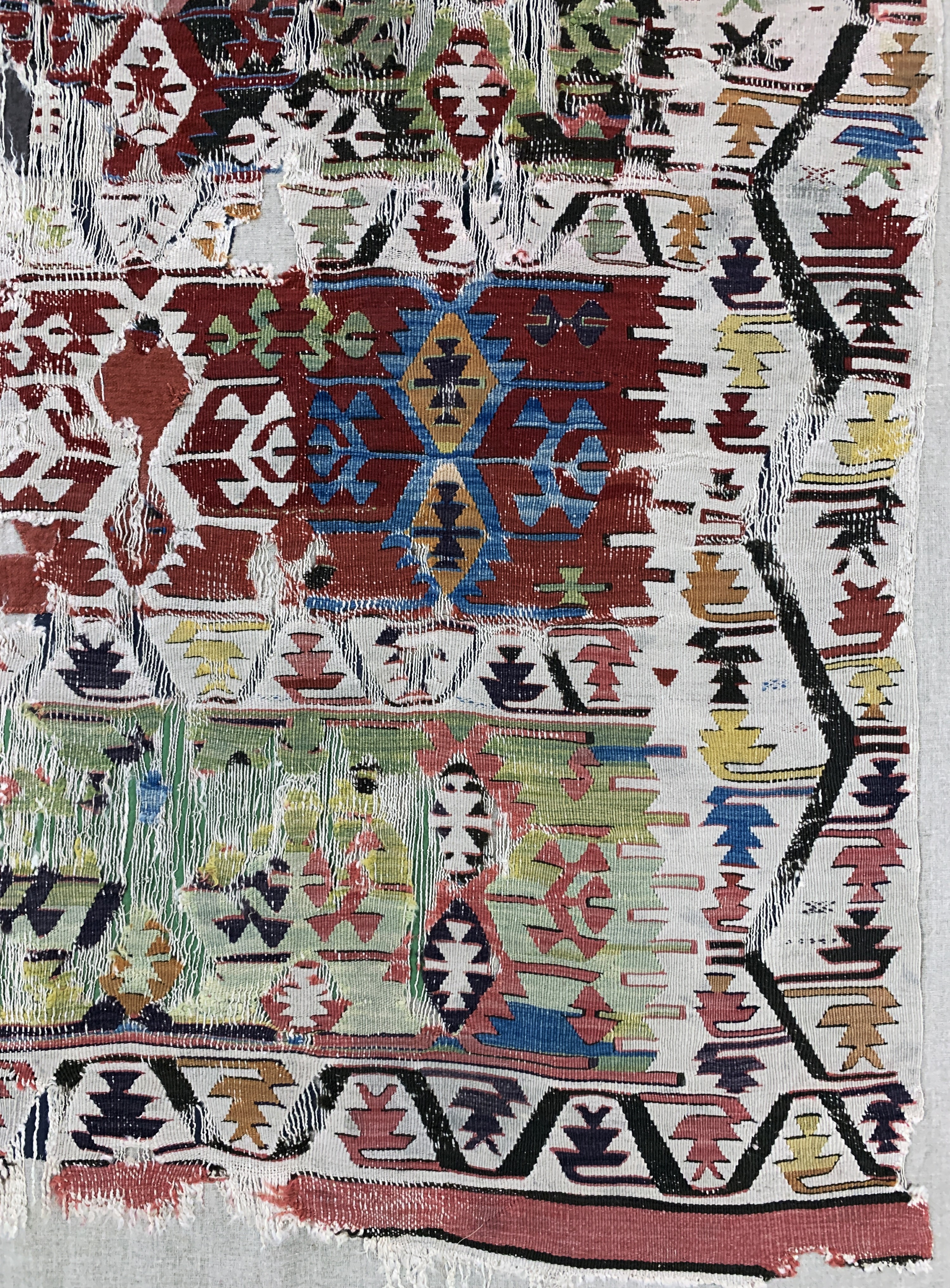 Detail a: Konya Kelim antik, Türkei, 19.Jhd, Wolle auf Wolle, ca. 277 x 168 cm, EHZ: 4, (auf Leinen genäht)