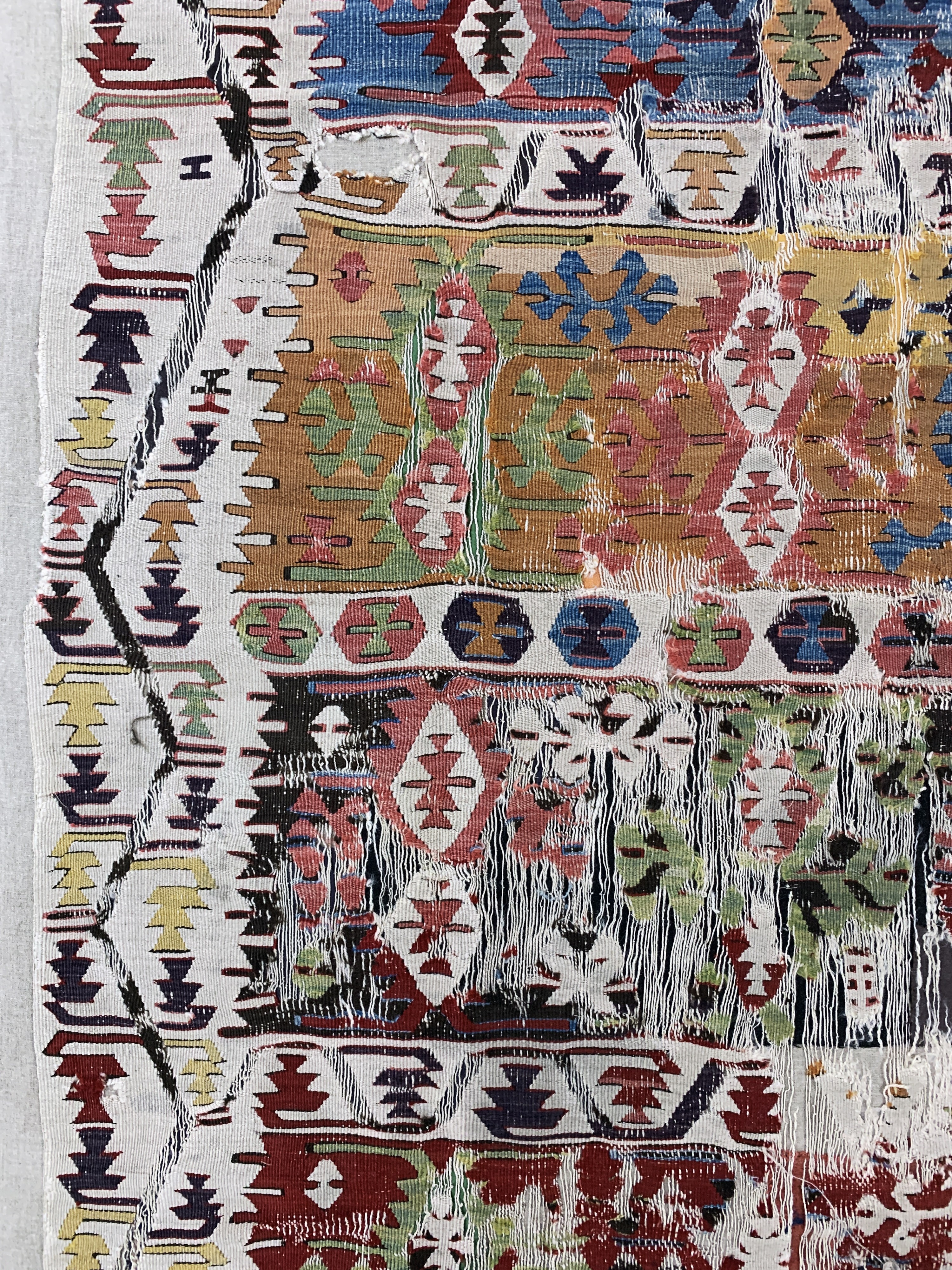 Detail c: Konya Kelim antik, Türkei, 19.Jhd, Wolle auf Wolle, ca. 277 x 168 cm, EHZ: 4, (auf Leinen genäht)