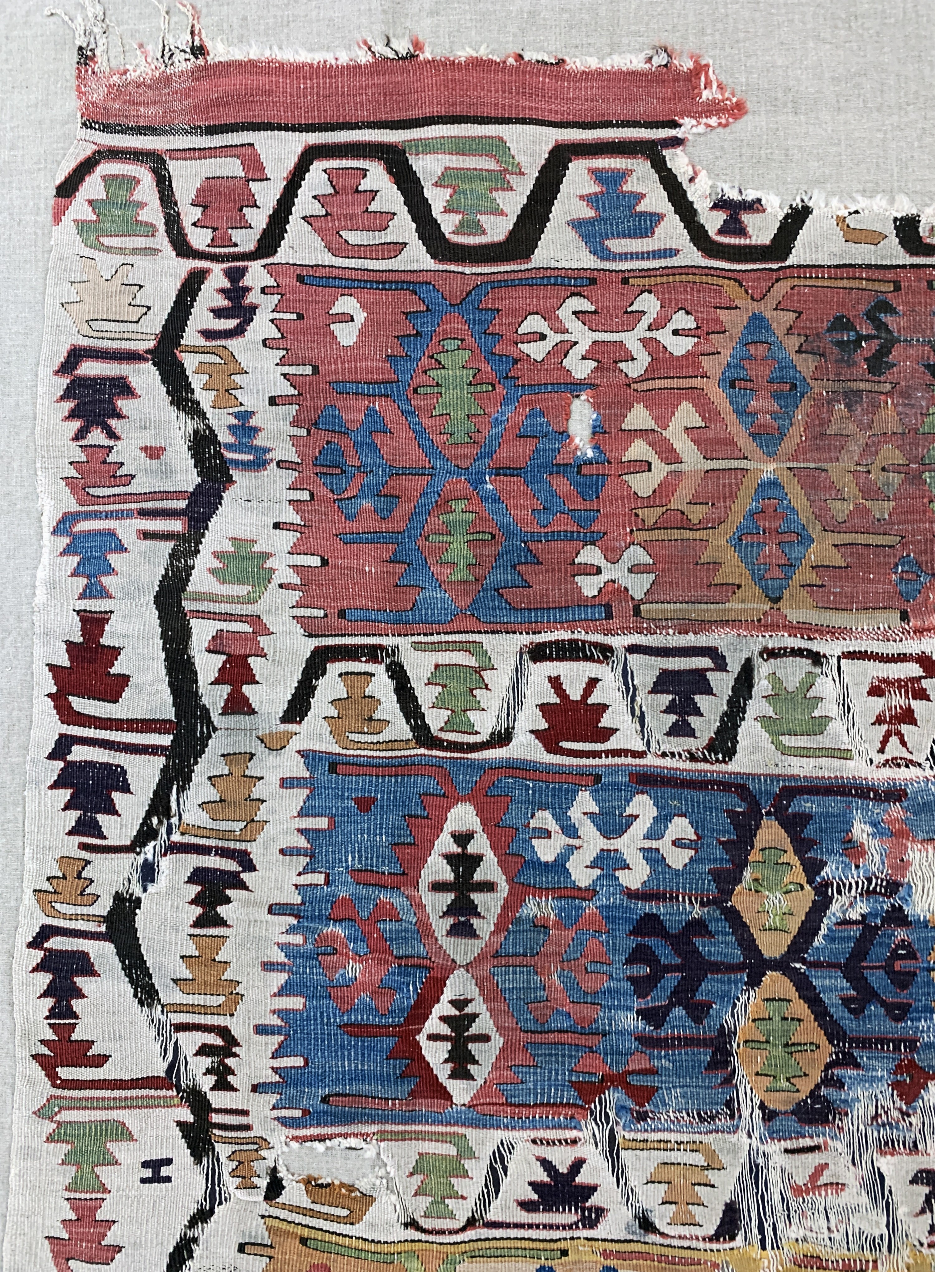 Detail e: Konya Kelim antik, Türkei, 19.Jhd, Wolle auf Wolle, ca. 277 x 168 cm, EHZ: 4, (auf Leinen genäht)