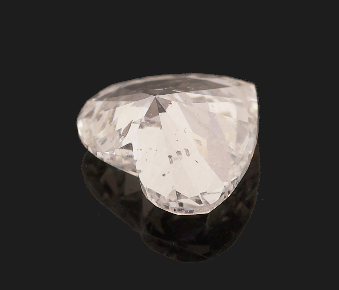Detail a: Loser Diamant, facett. Herz, 1.01 ct hochfeines Weiß+(D)/si2, 6.20 x 6.87 x 3.85 mm, HRD Expertise anbei