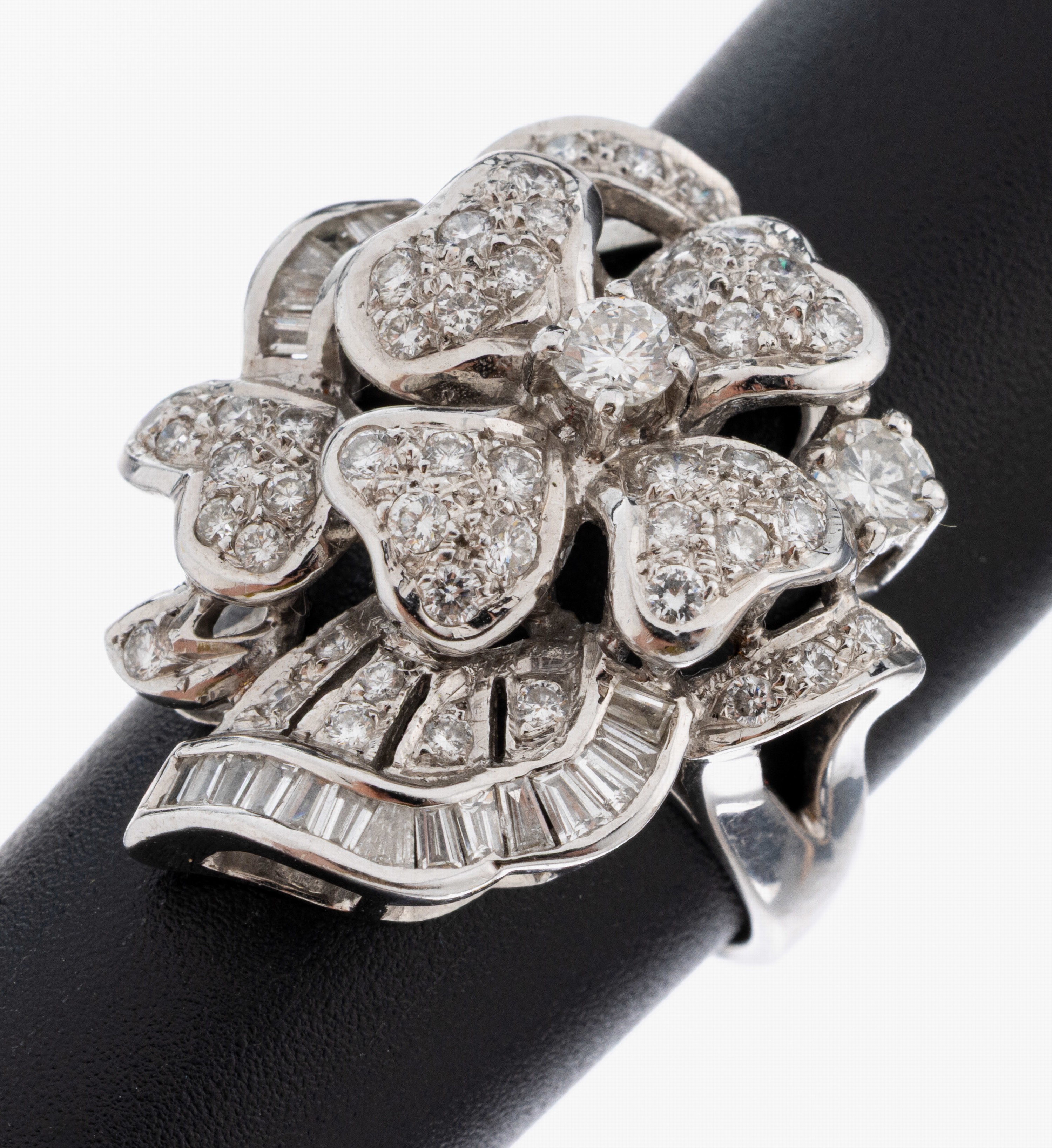 Image 27093570 - Ausgefallener 18 kt Gold Diamant-Ring, WG 750/000, florale Gestaltung, 20 ...