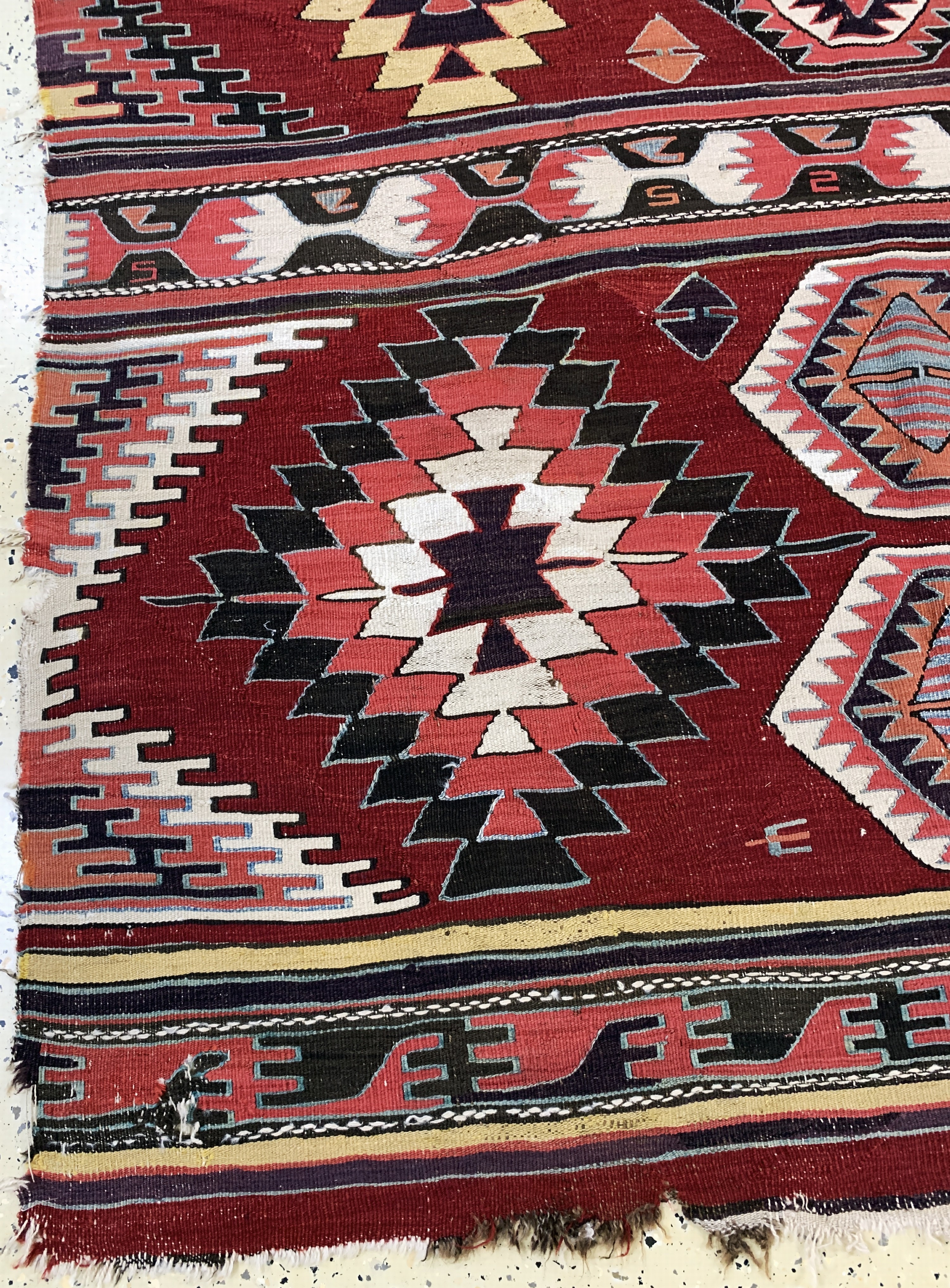 Detail b: Kapadokien Kelim antik, Türkei, 19.Jhd, Wolle auf Wolle, ca. 370 x 159 cm, EHZ: 3-4