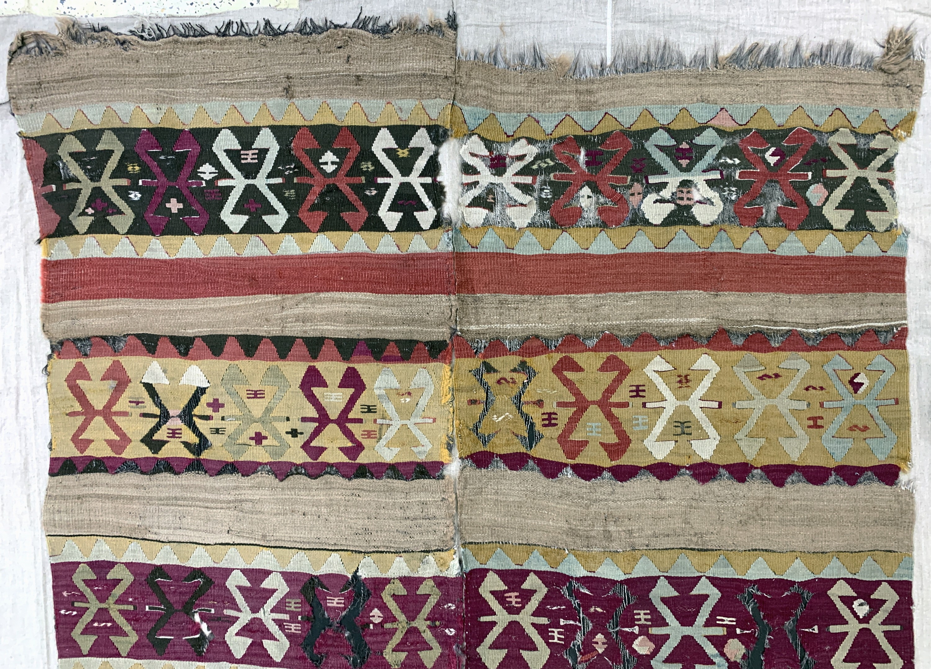 Detail a: Konya Kelim antik, Türkei, 19.Jhd, Wolle auf Wolle, ca. 390 x 155 cm, EHZ: 4, (auf Leinen genäht)